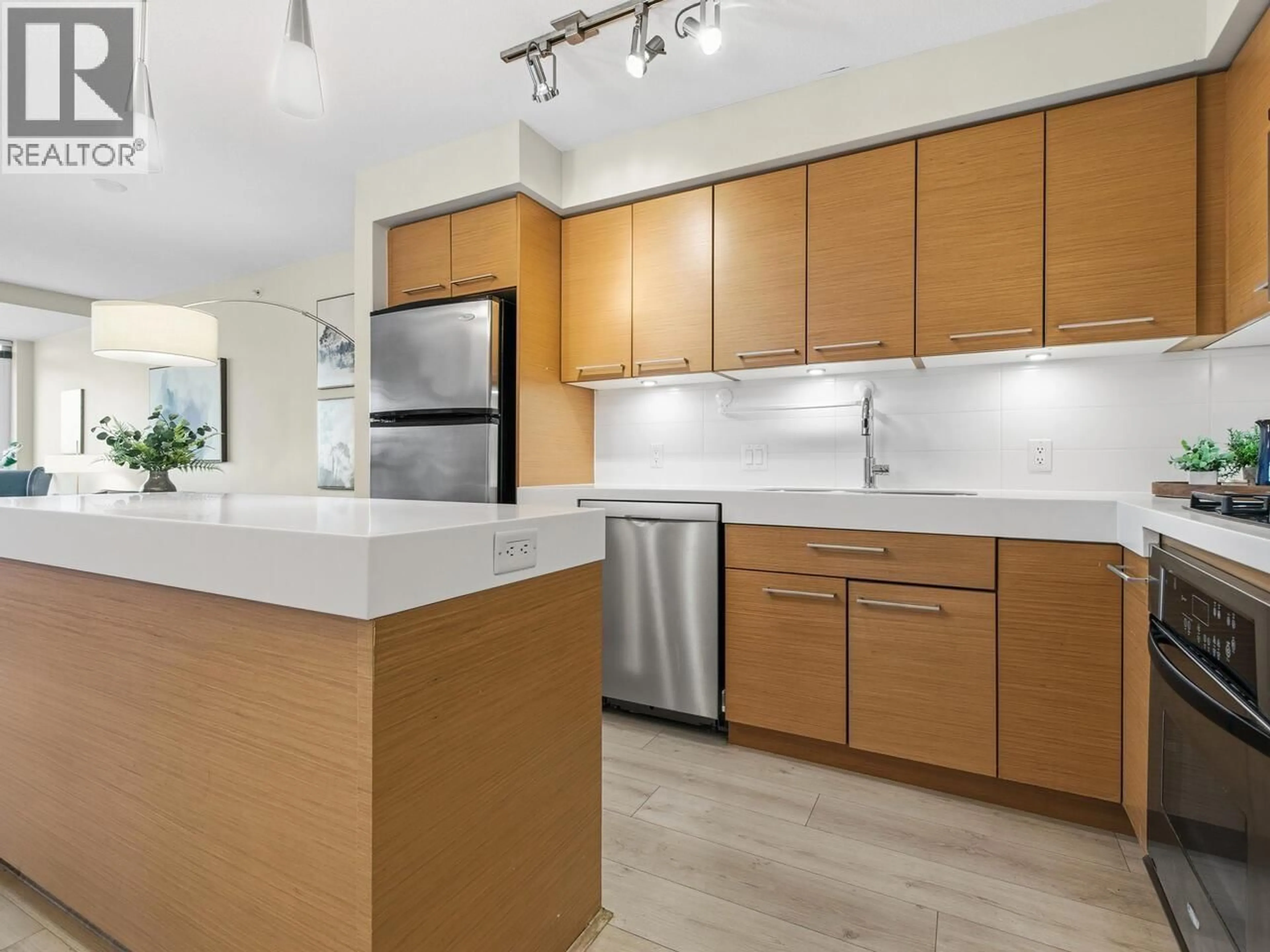 Unknown for 607 - 2770 SOPHIA STREET, Vancouver British Columbia V5T0A4