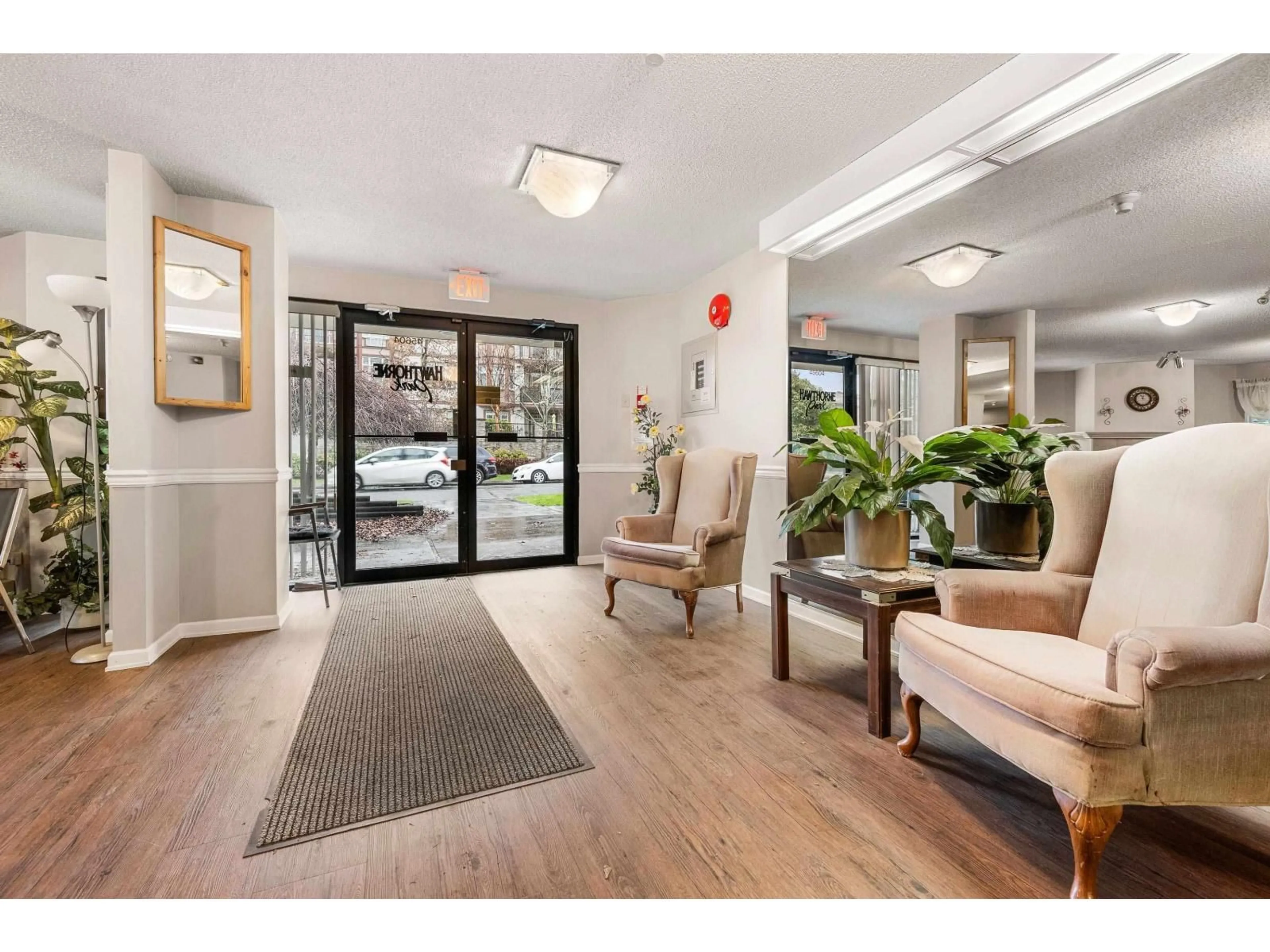 Indoor foyer for 202 - 45604 BRETT AVENUE, Chilliwack British Columbia V2P1N9