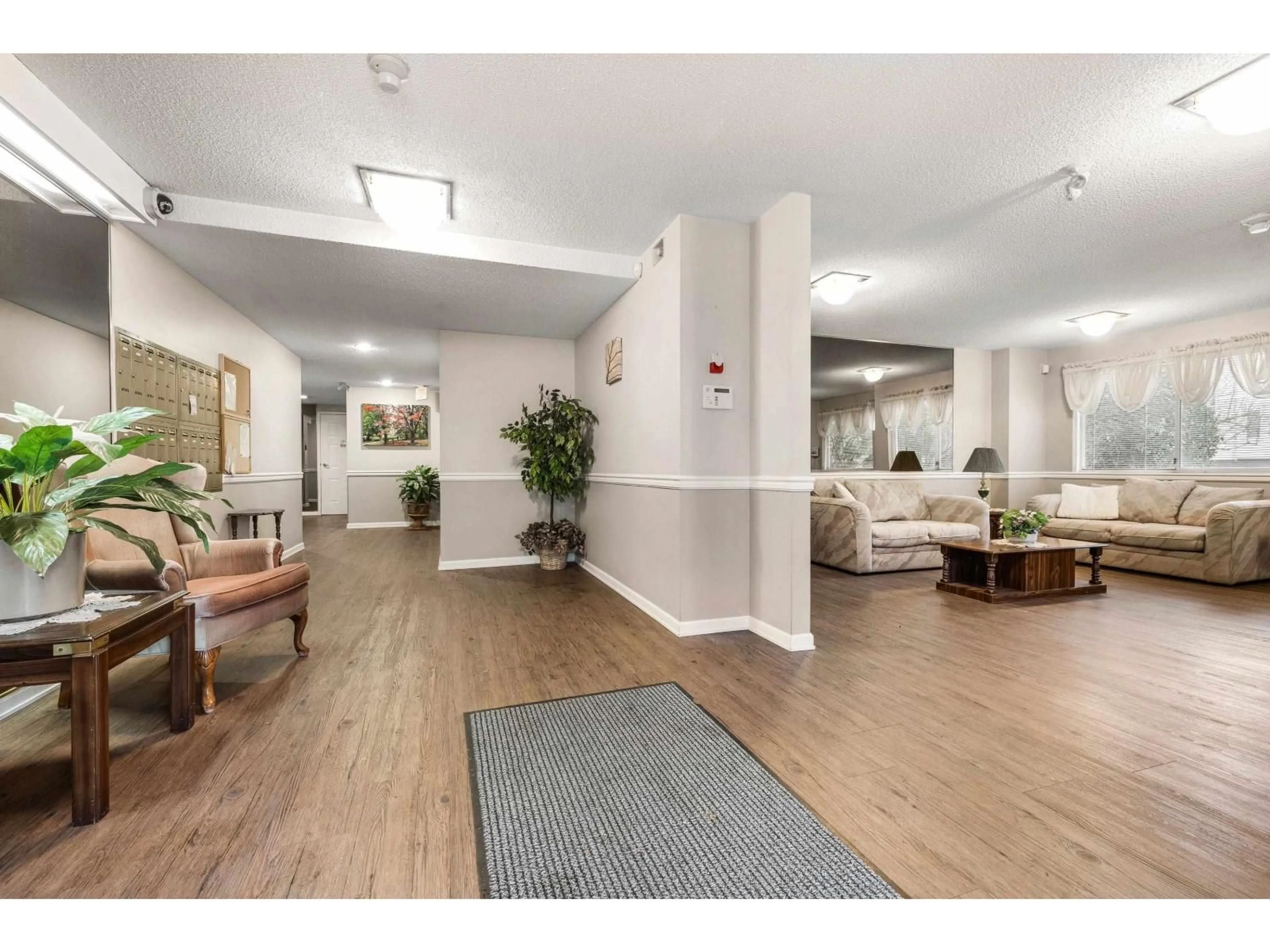 Indoor foyer for 202 - 45604 BRETT AVENUE, Chilliwack British Columbia V2P1N9