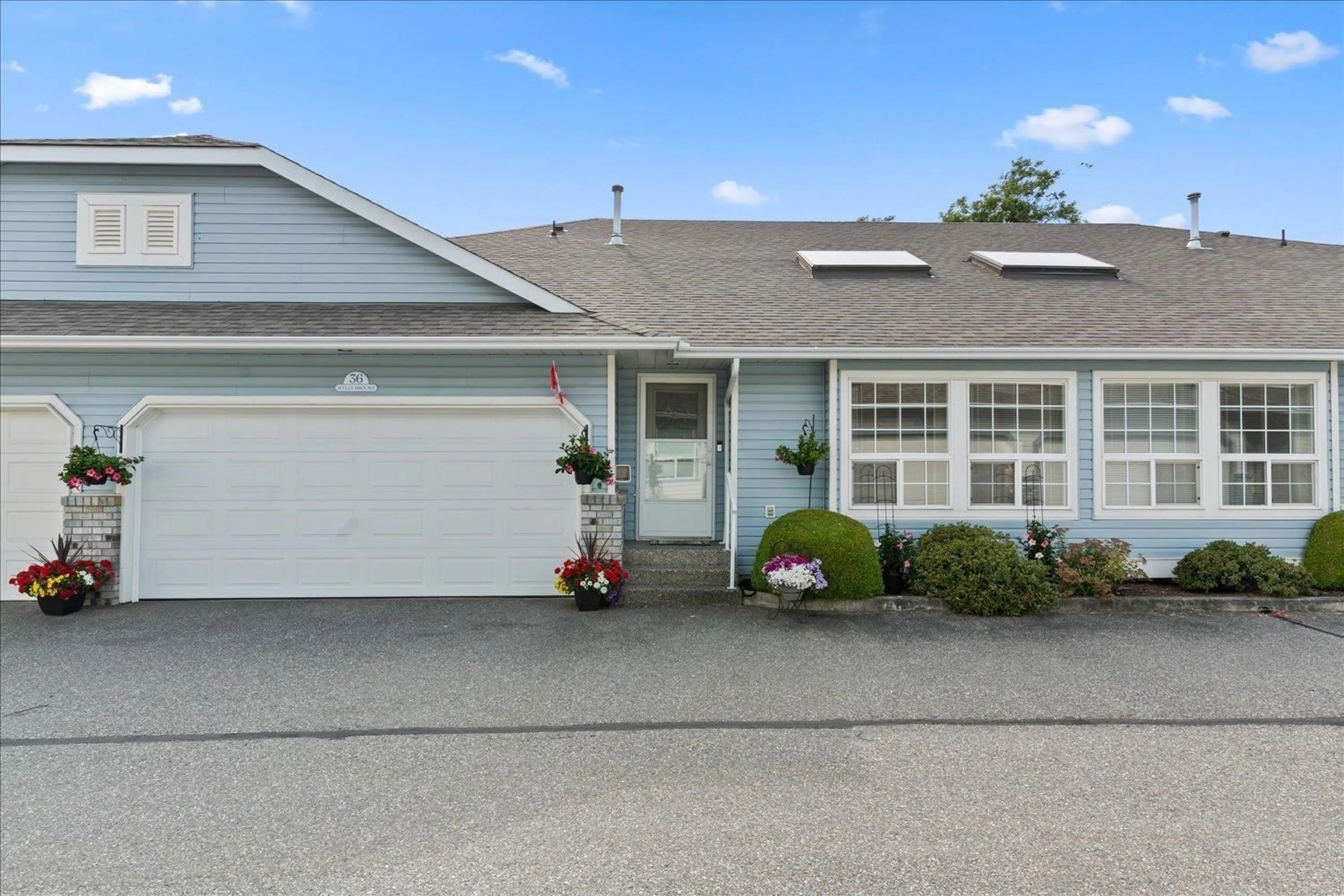 Home with vinyl exterior material, street for 36 - 45175 WELLS ROAD, Chilliwack British Columbia V2R3K7