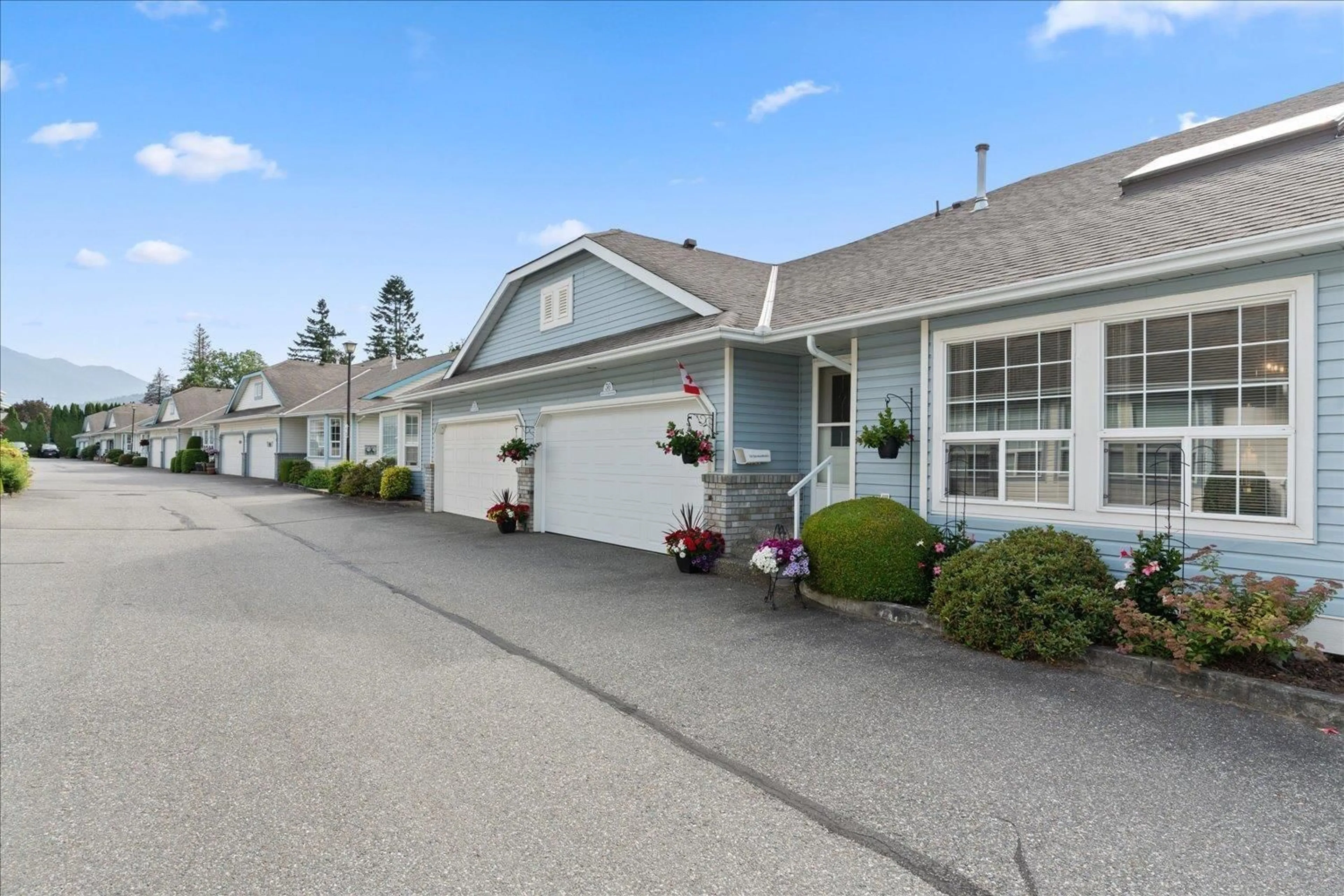 Home with vinyl exterior material, street for 36 - 45175 WELLS ROAD, Chilliwack British Columbia V2R3K7