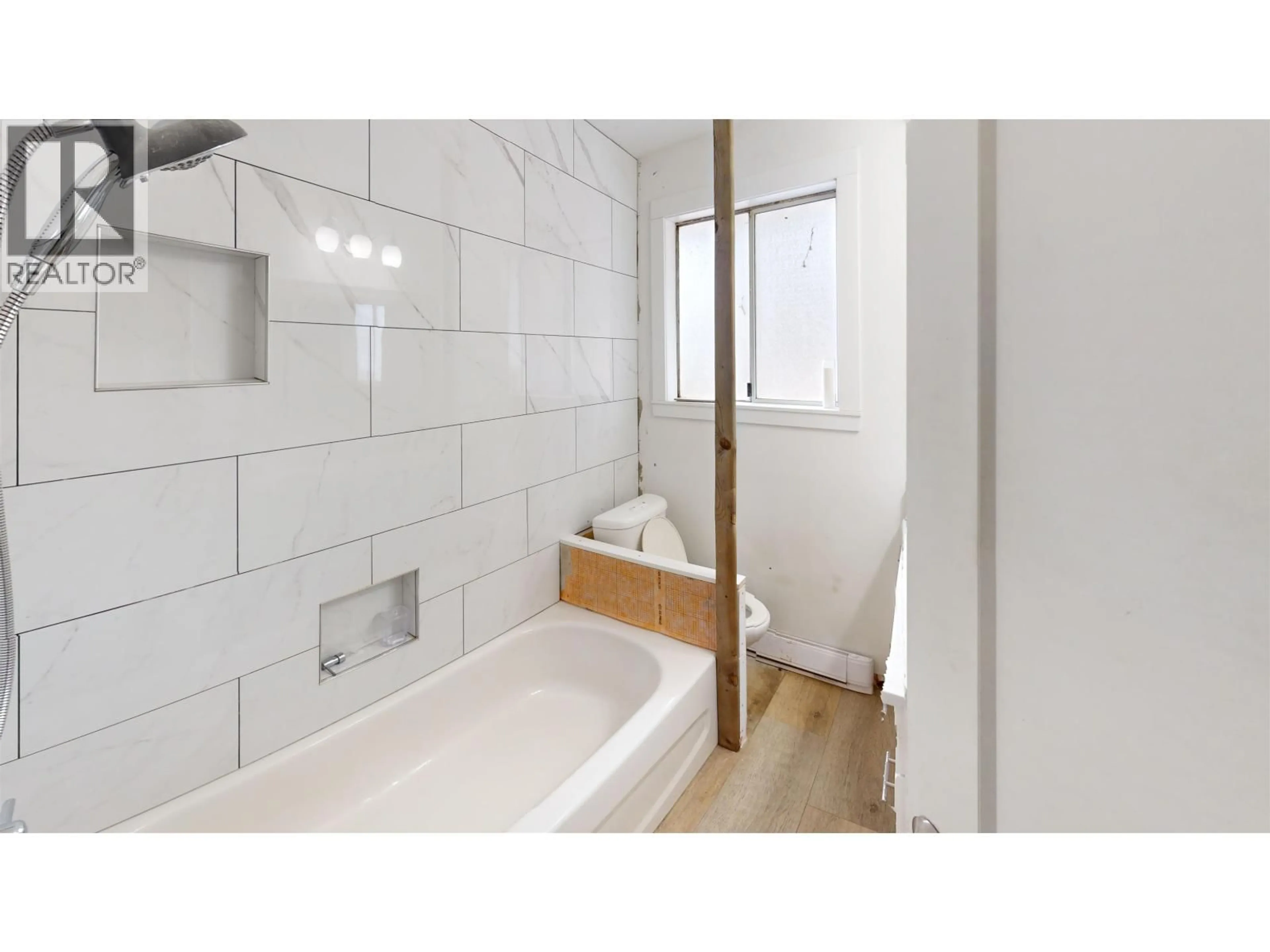 Standard bathroom, ceramic/tile floor for 2405 MILLINER ROAD, Roberts Creek British Columbia V0N2W6