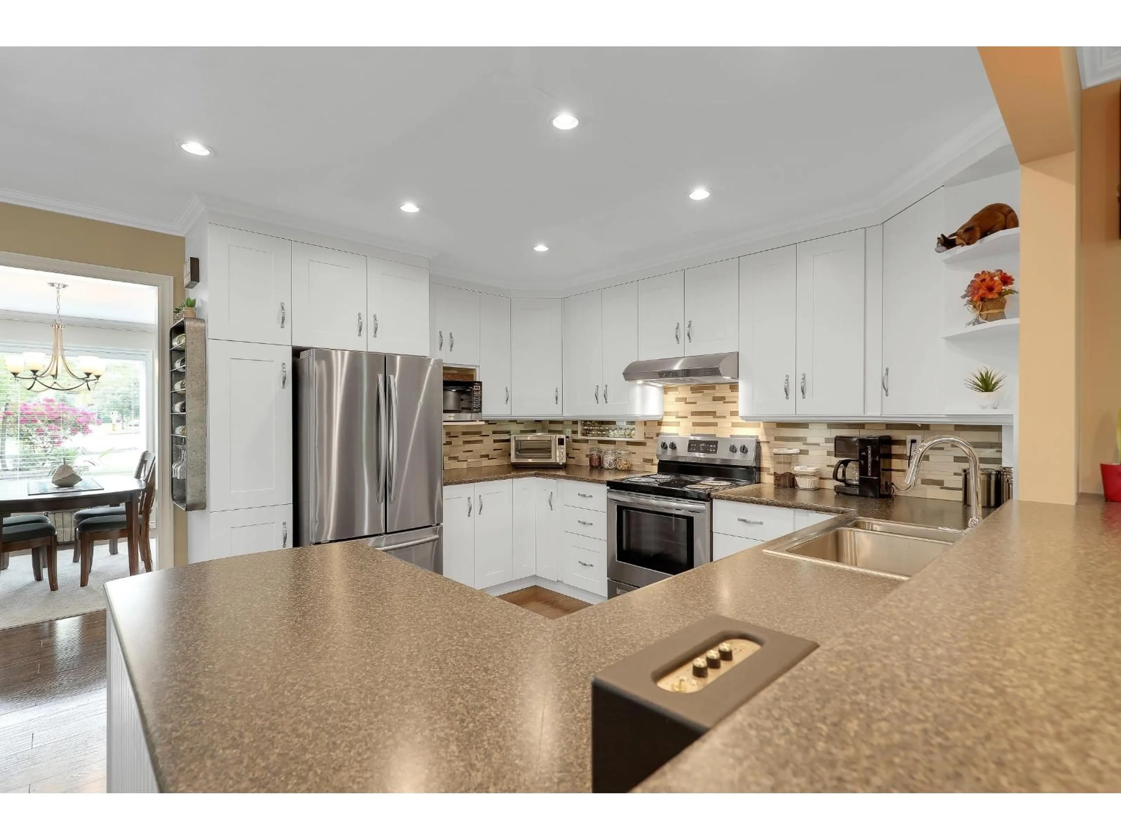 Open concept kitchen, ceramic/tile floor for 6359 172A AVENUE, Surrey British Columbia V3S6V4
