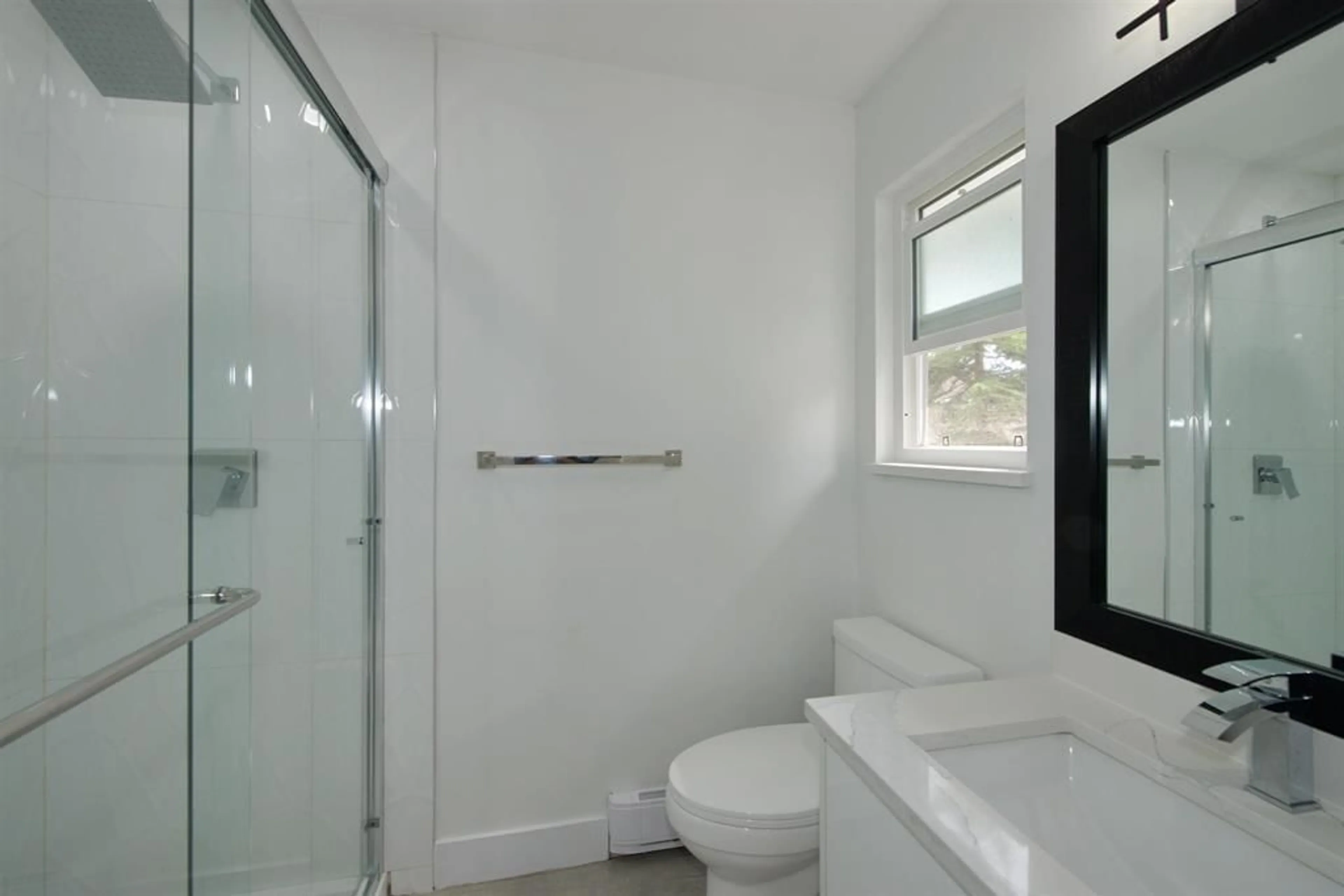 Standard bathroom, ceramic/tile floor for 6049 133A STREET, Surrey British Columbia V3X2K3