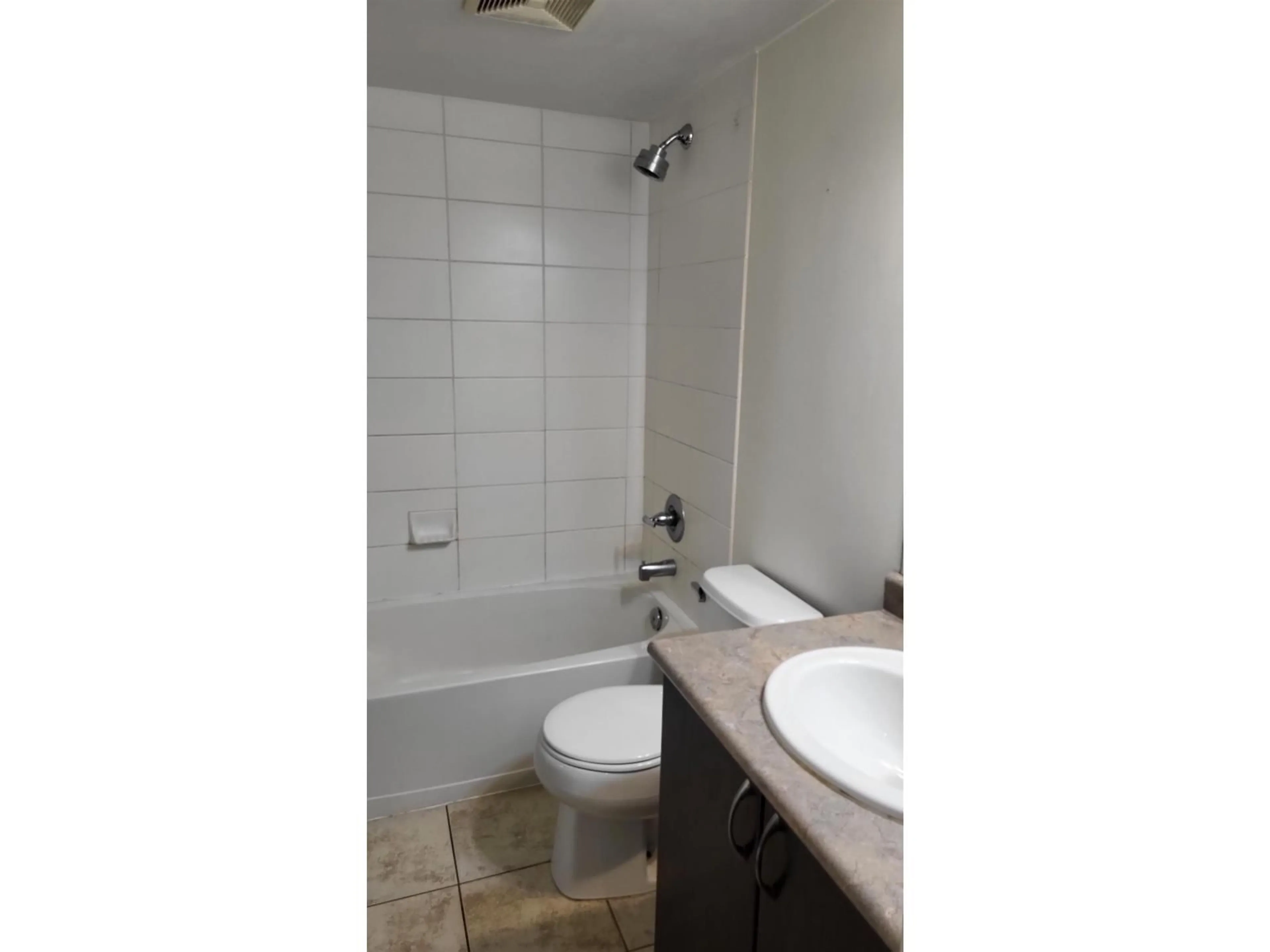 Standard bathroom, ceramic/tile floor for 313 - 2515 PARK DRIVE, Abbotsford British Columbia V2S0B2
