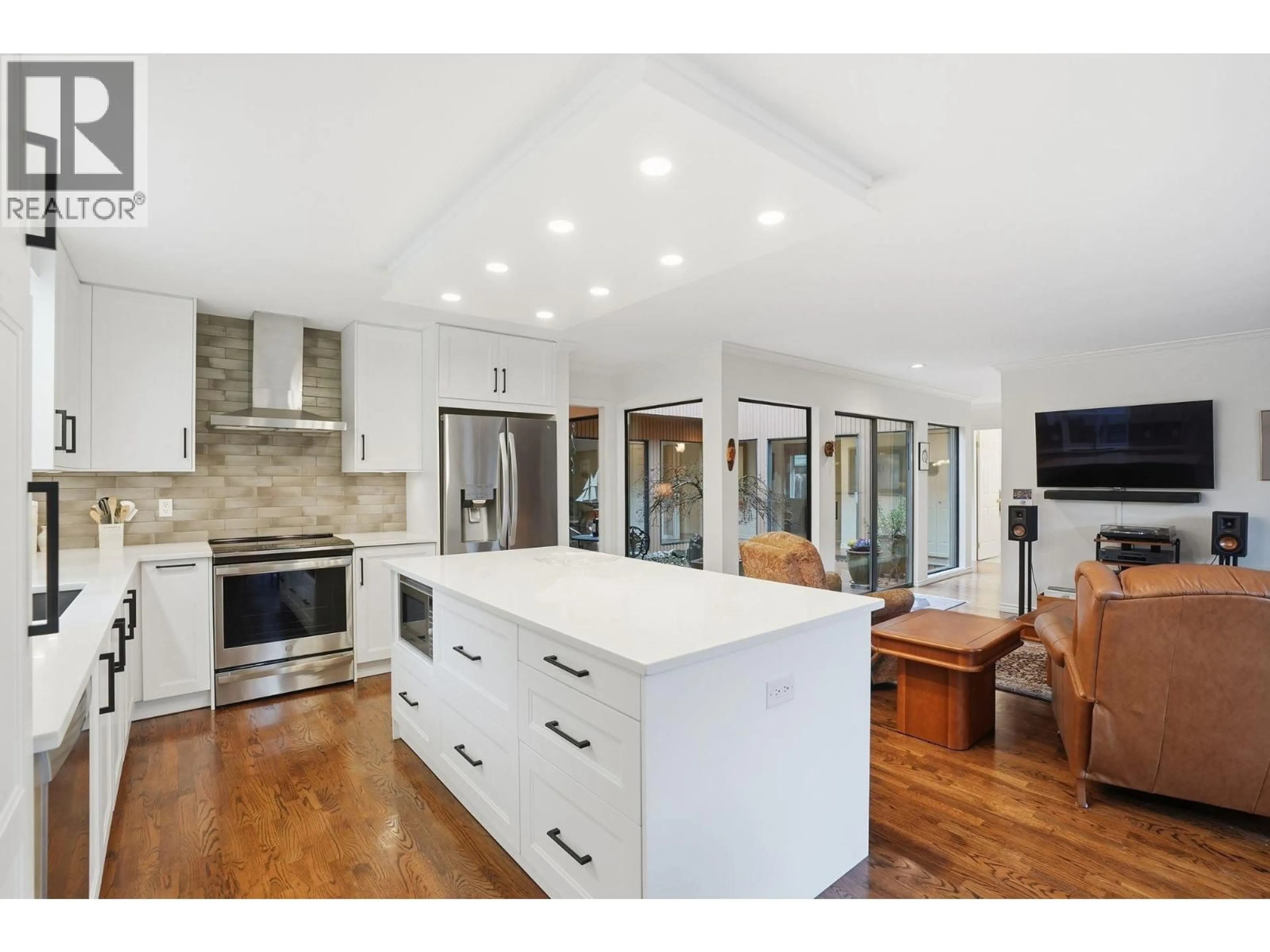 Open concept kitchen, ceramic/tile floor for 5225 4 AVENUE, Delta British Columbia V4M1G8