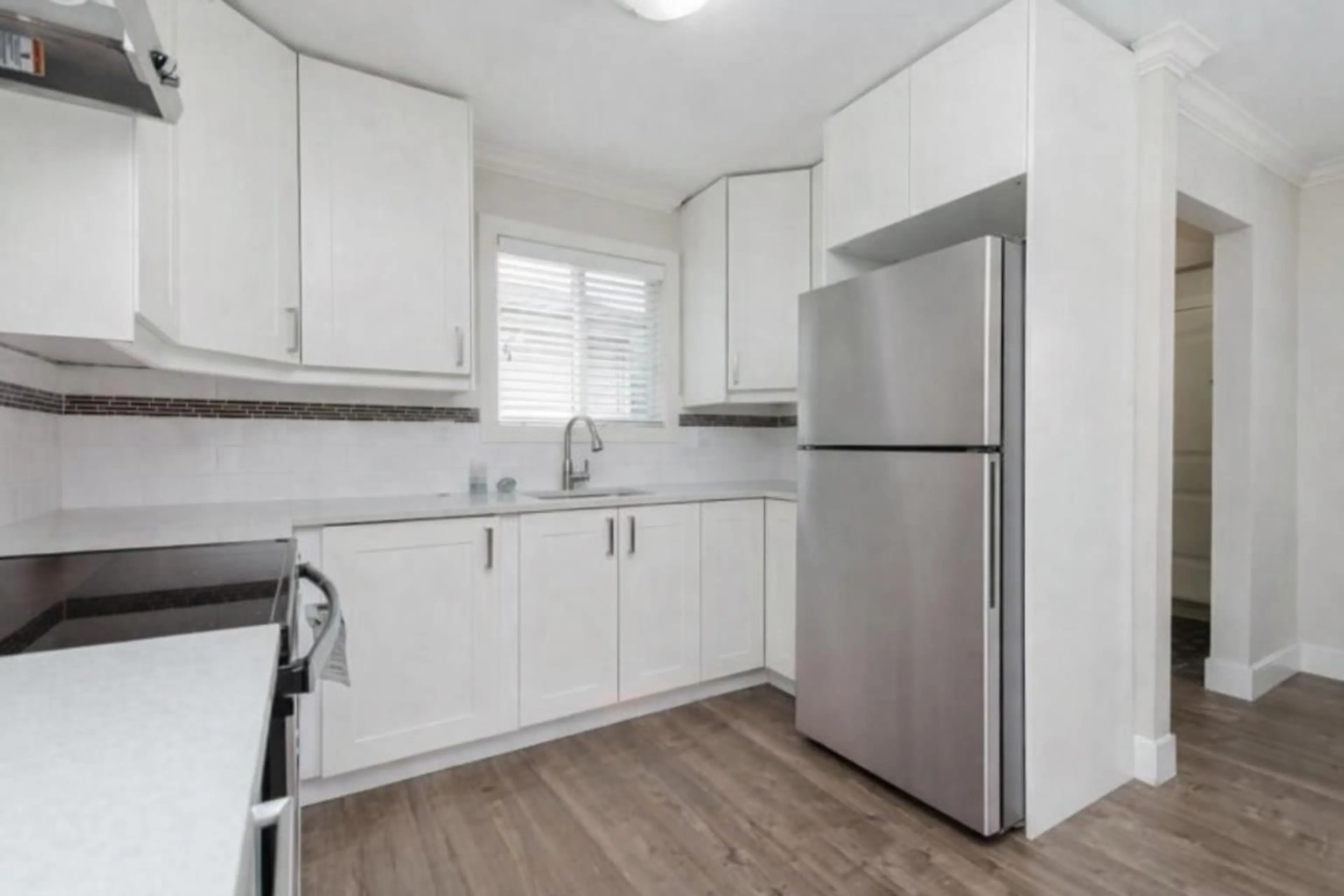 Standard kitchen, wood/laminate floor for 15 - 5648 VEDDER ROAD, Chilliwack British Columbia V2R3M8