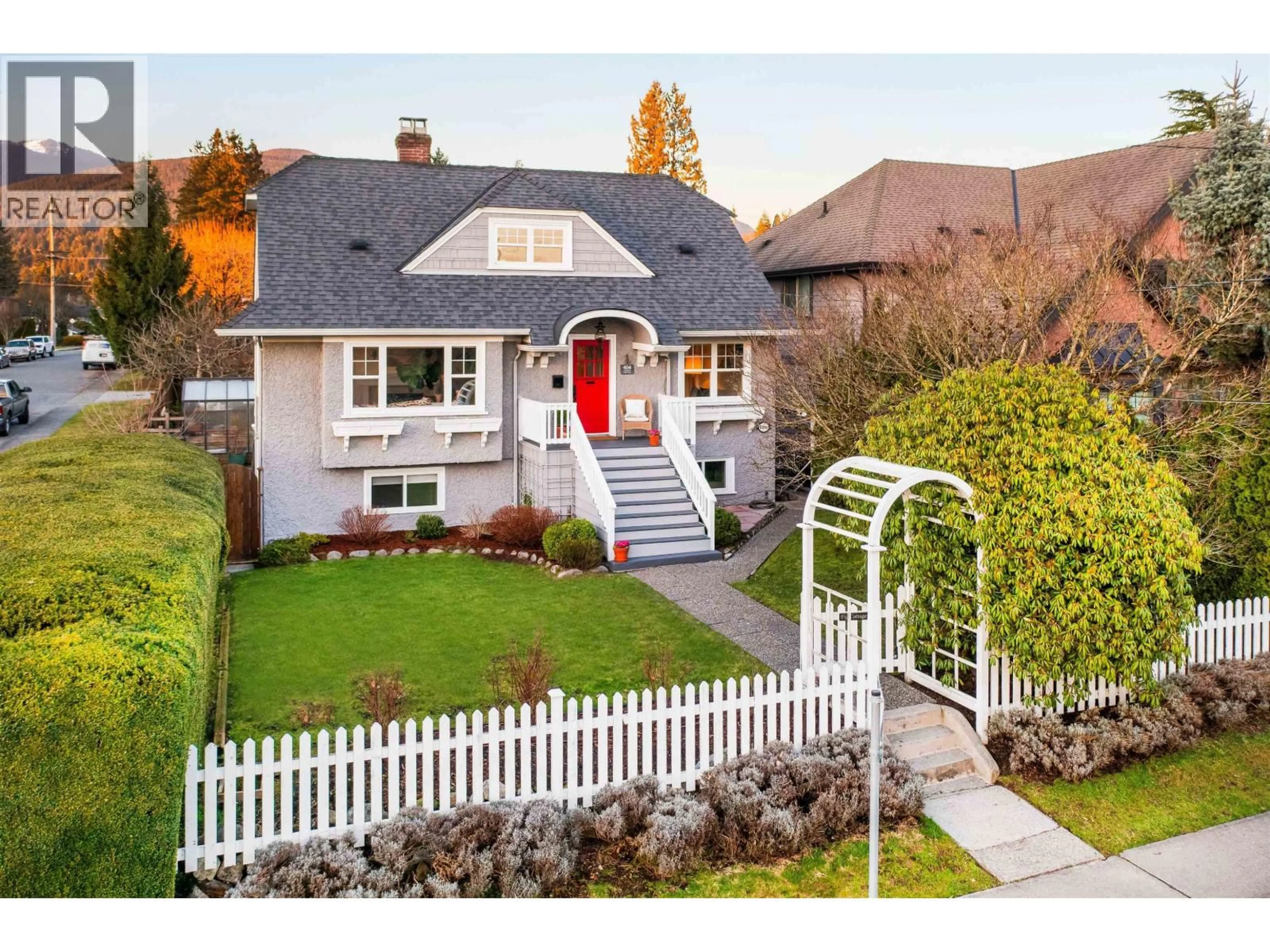 Home with vinyl exterior material, street for 404 15TH STREET, North Vancouver British Columbia V7L2R8