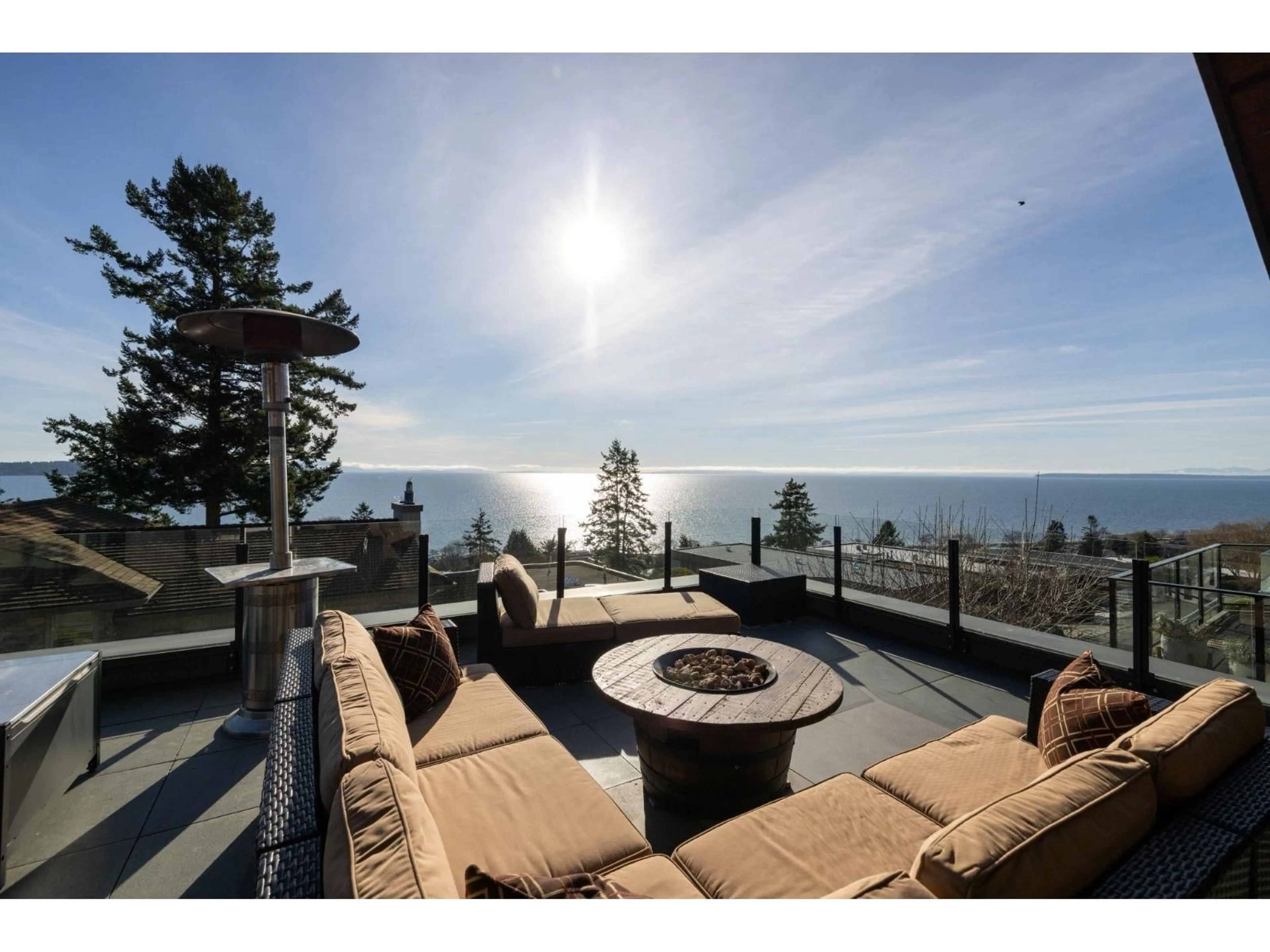 Patio, water/lake/river/ocean view for 1279 EVERALL STREET, White Rock British Columbia V4B3S4