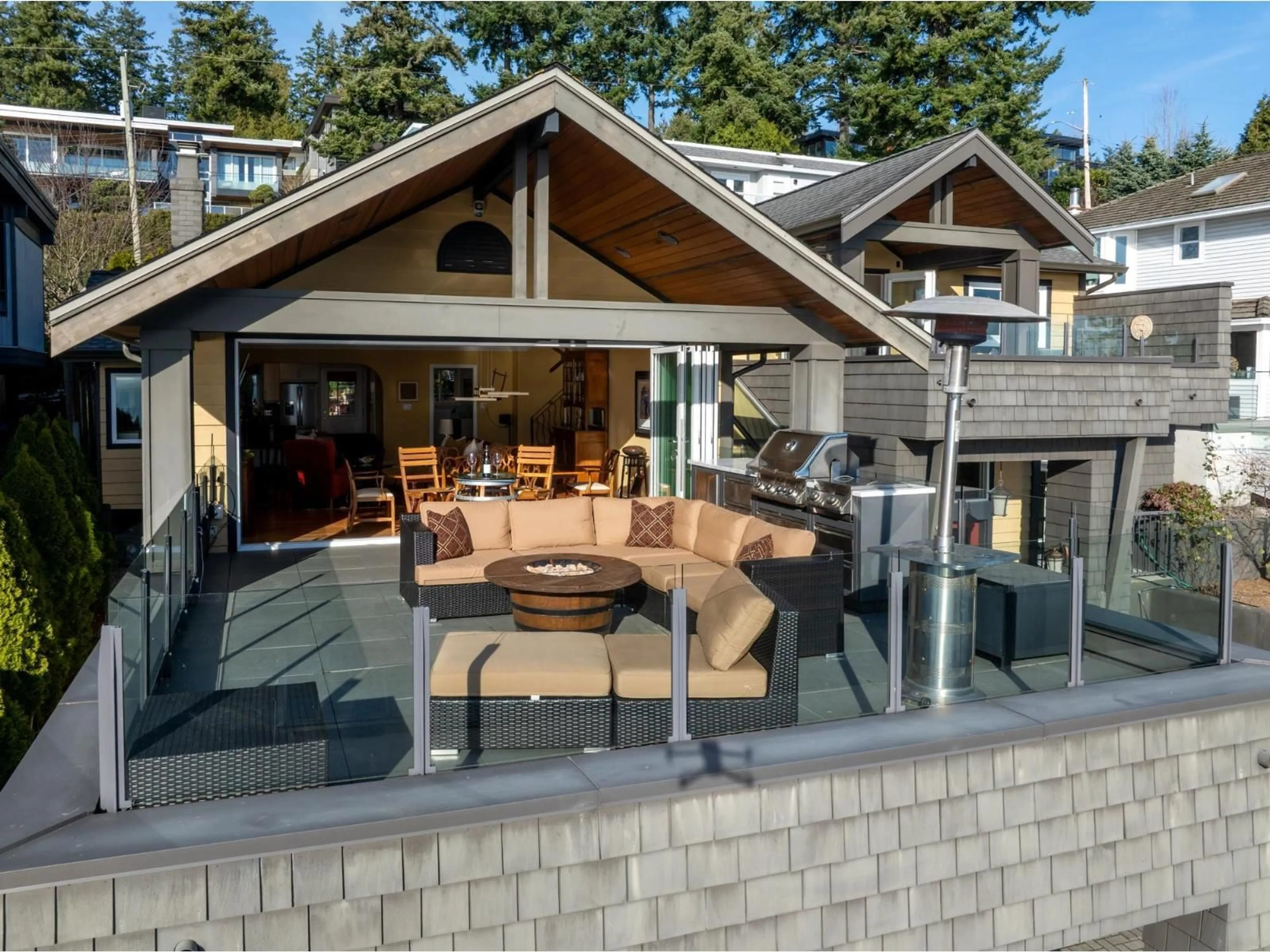 Patio, mountain view for 1279 EVERALL STREET, White Rock British Columbia V4B3S4