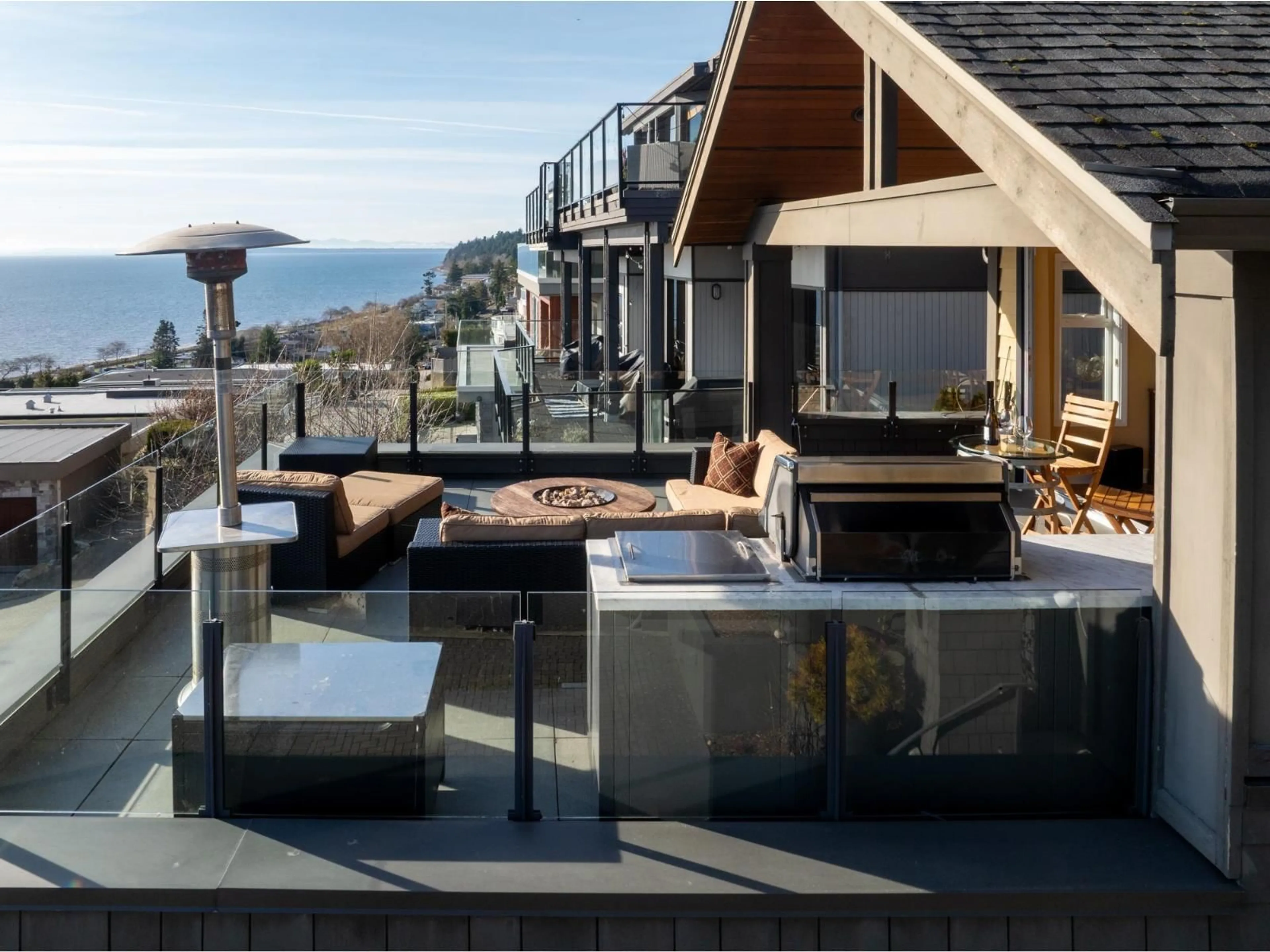 Patio, mountain view for 1279 EVERALL STREET, White Rock British Columbia V4B3S4