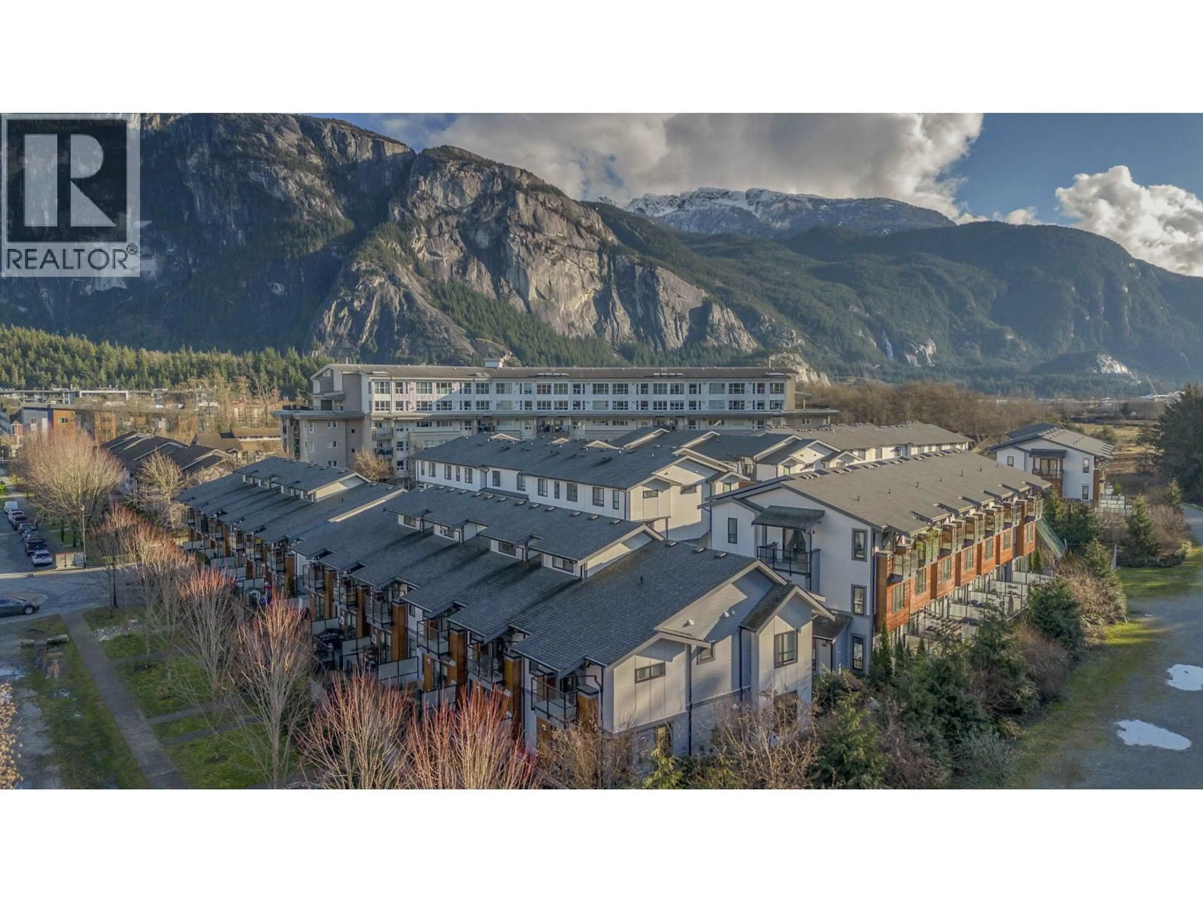 A pic from outside/outdoor area/front of a property/back of a property/a pic from drone, mountain view for 40 - 1188 MAIN STREET, Squamish British Columbia V8B0Z3