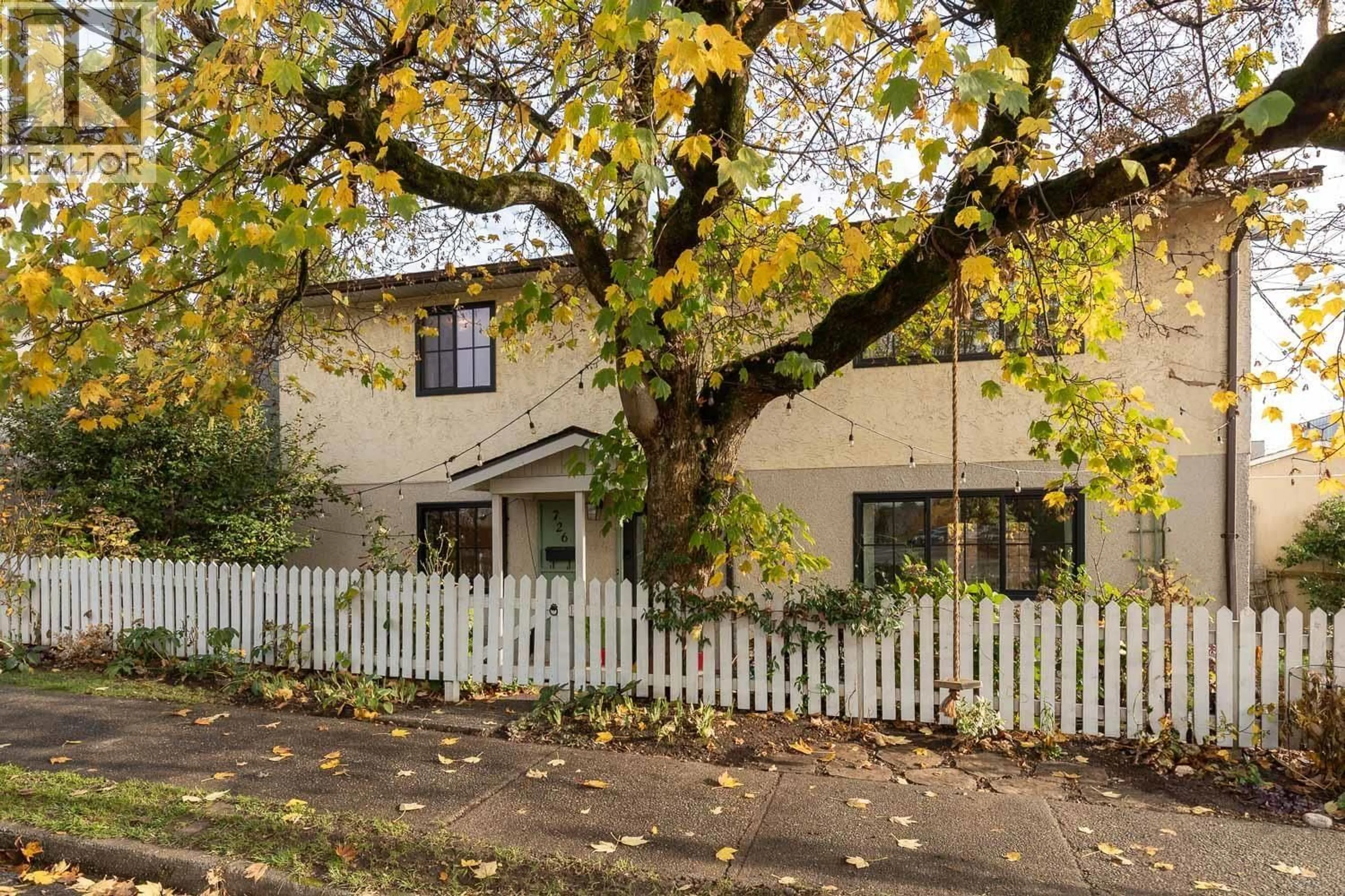 A pic from outside/outdoor area/front of a property/back of a property/a pic from drone, street for 726 VERNON DRIVE, Vancouver British Columbia V6A3N9