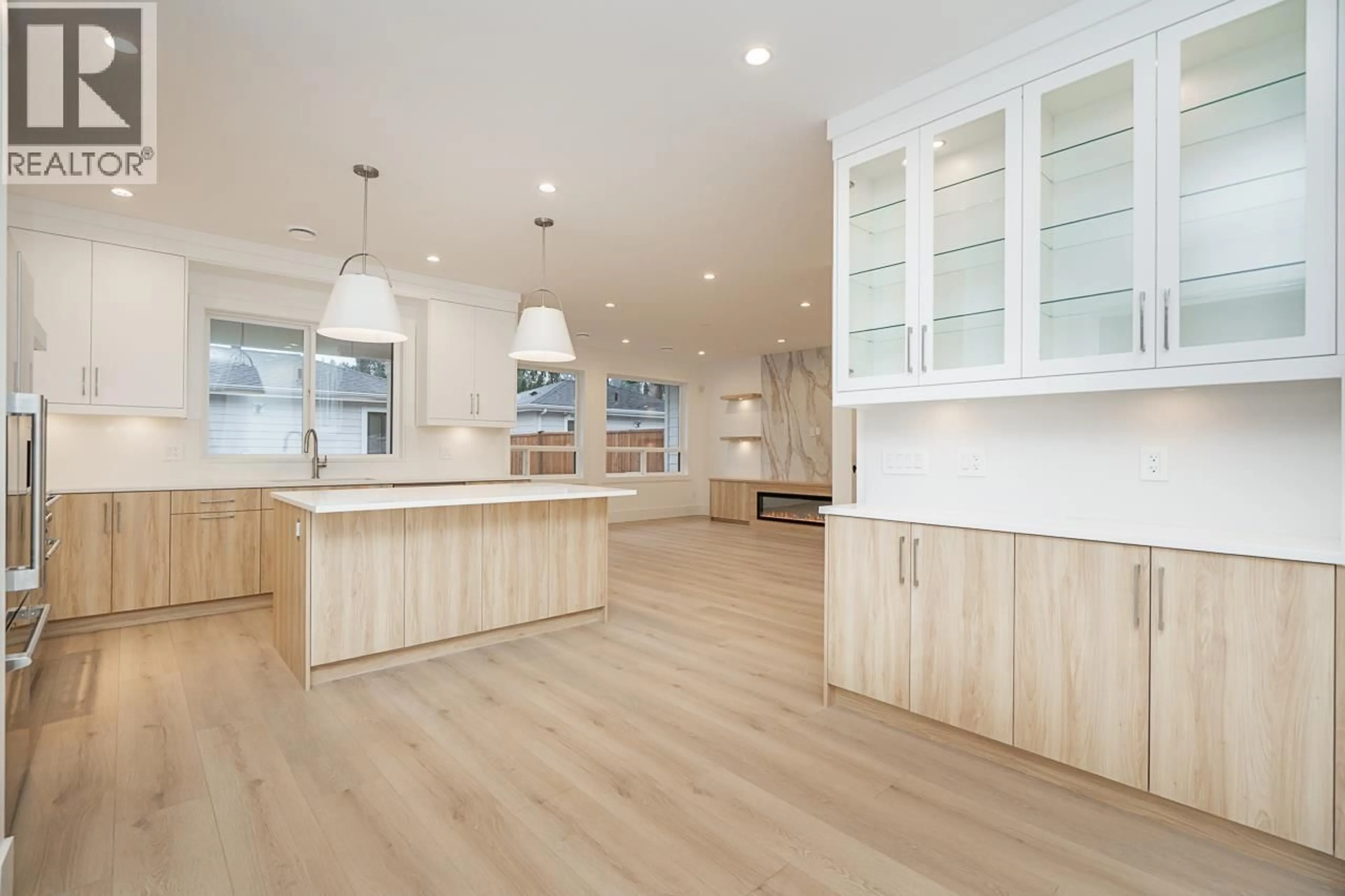 Open concept kitchen, wood/laminate floor for 5483 7 AVENUE, Delta British Columbia V4M1P7