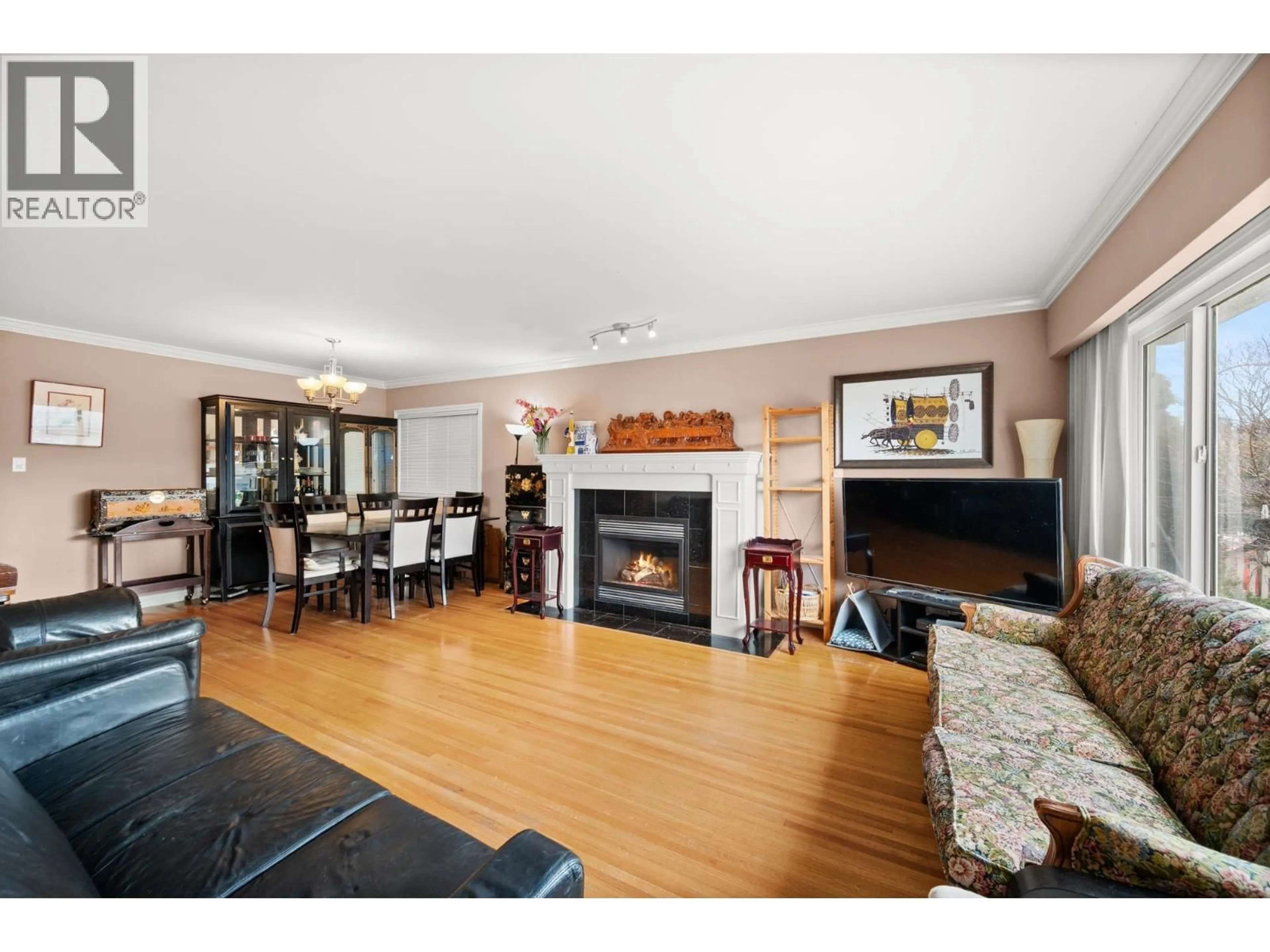 Living room with furniture, wood/laminate floor for 2625 21ST AVENUE, Vancouver British Columbia V5M4E8
