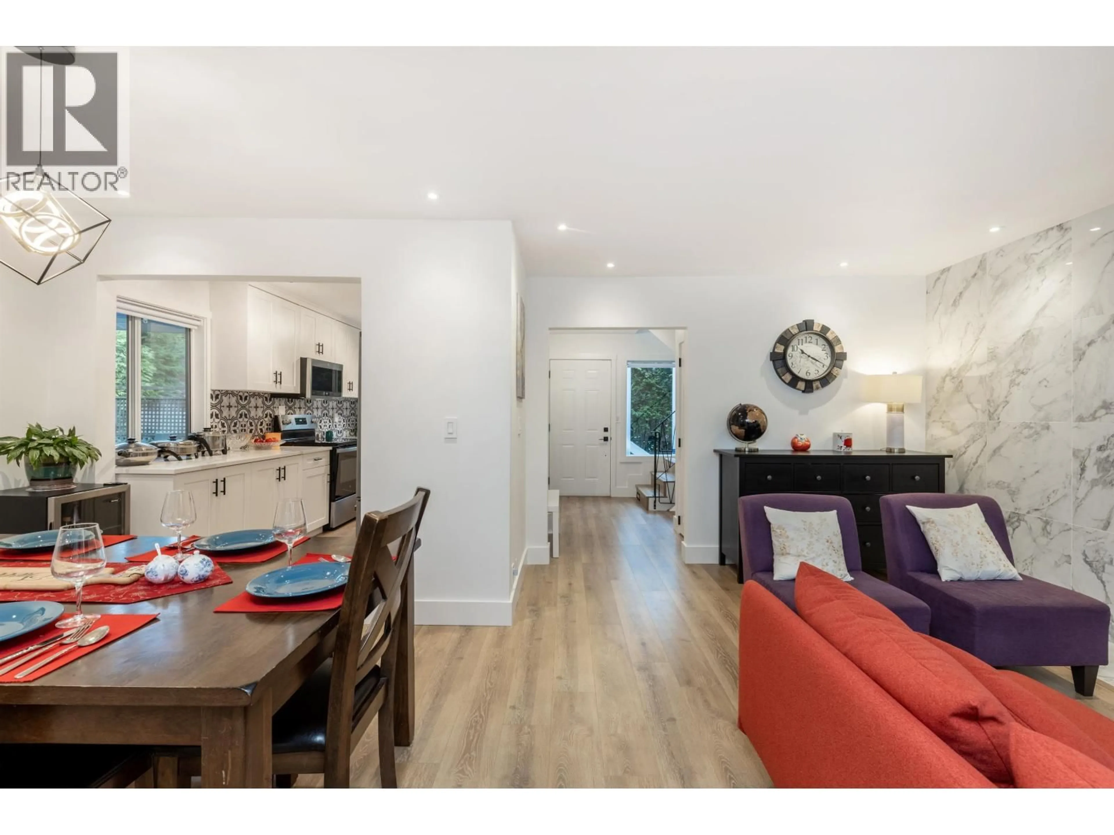 Open concept kitchen, wood/laminate floor for 8 GLENMORE DRIVE, West Vancouver British Columbia V7S1A4