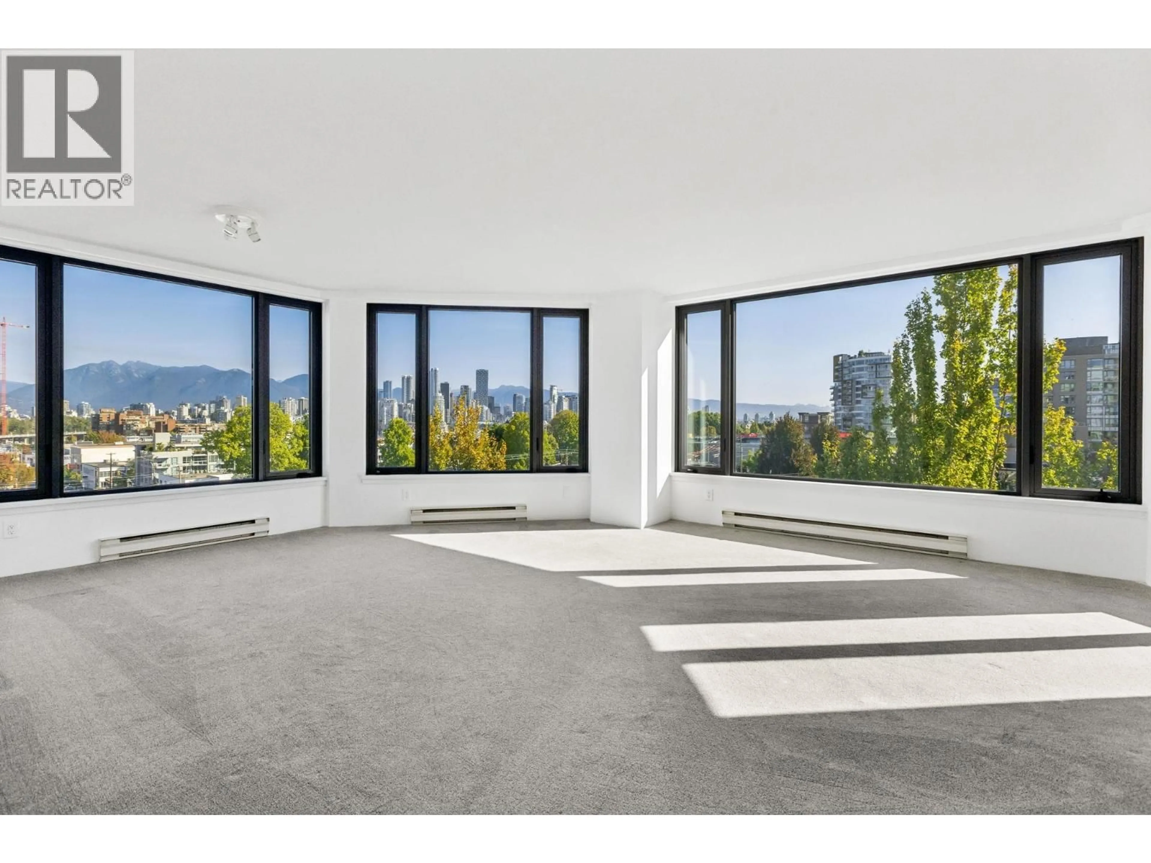 Indoor foyer for 609 - 2201 PINE STREET, Vancouver British Columbia V6J5E7