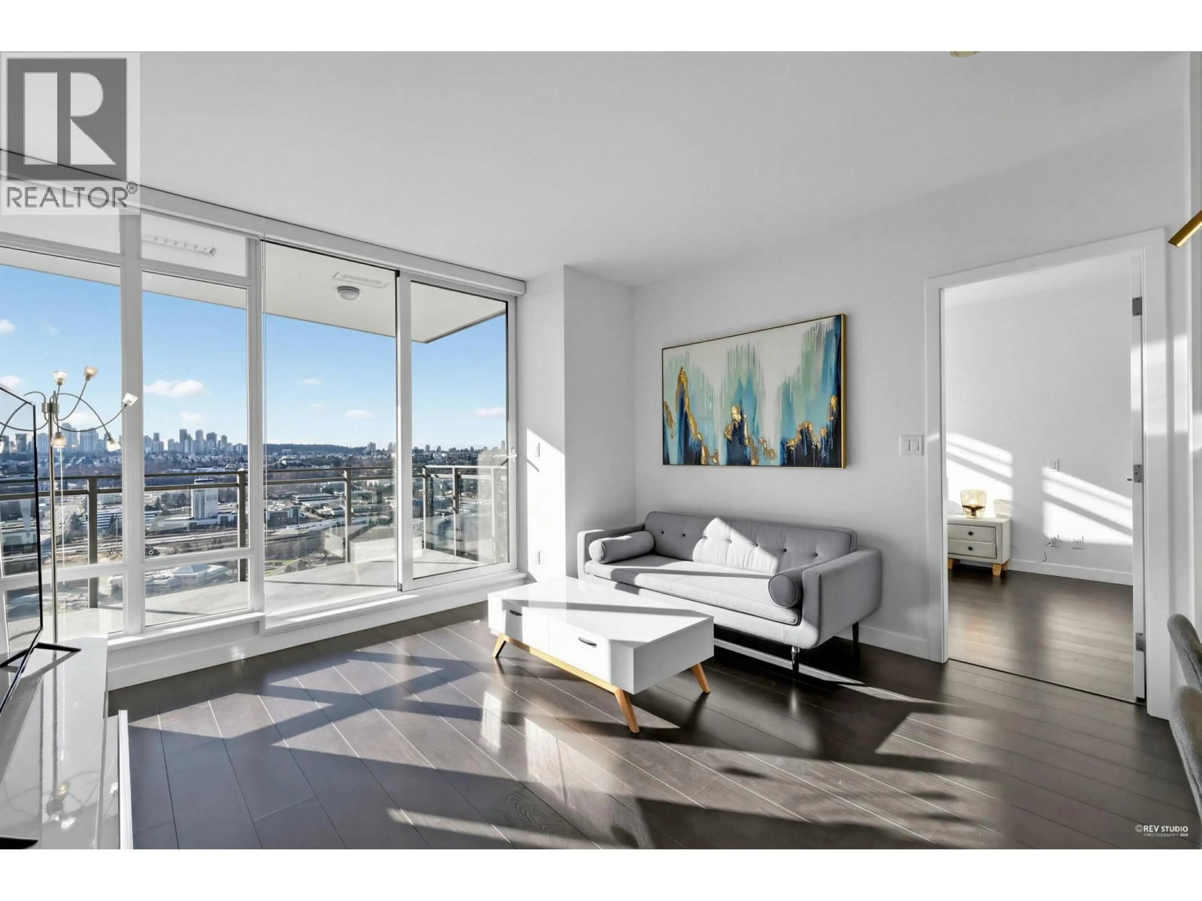 Living room with furniture, unknown for 2907 - 2085 SKYLINE COURT, Burnaby British Columbia V5C0M6