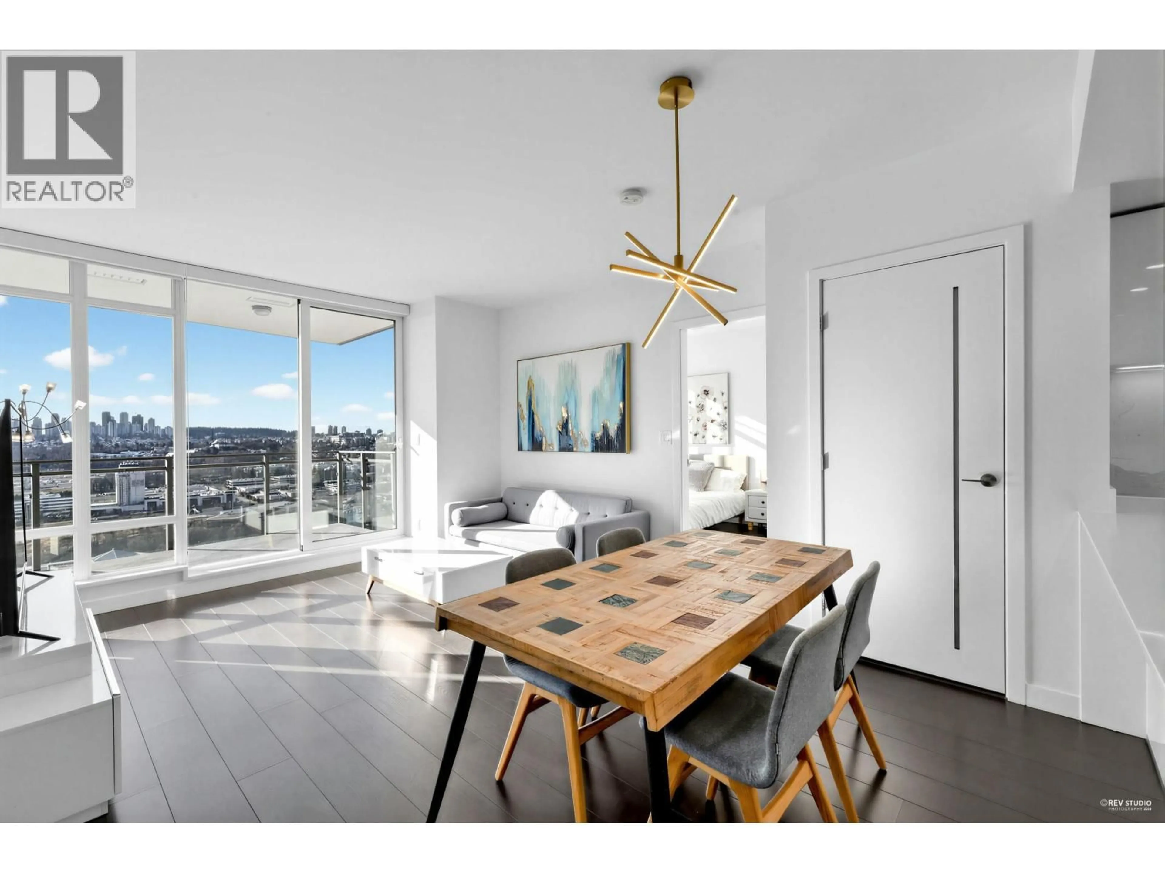 Dining room, wood/laminate floor for 2907 - 2085 SKYLINE COURT, Burnaby British Columbia V5C0M6