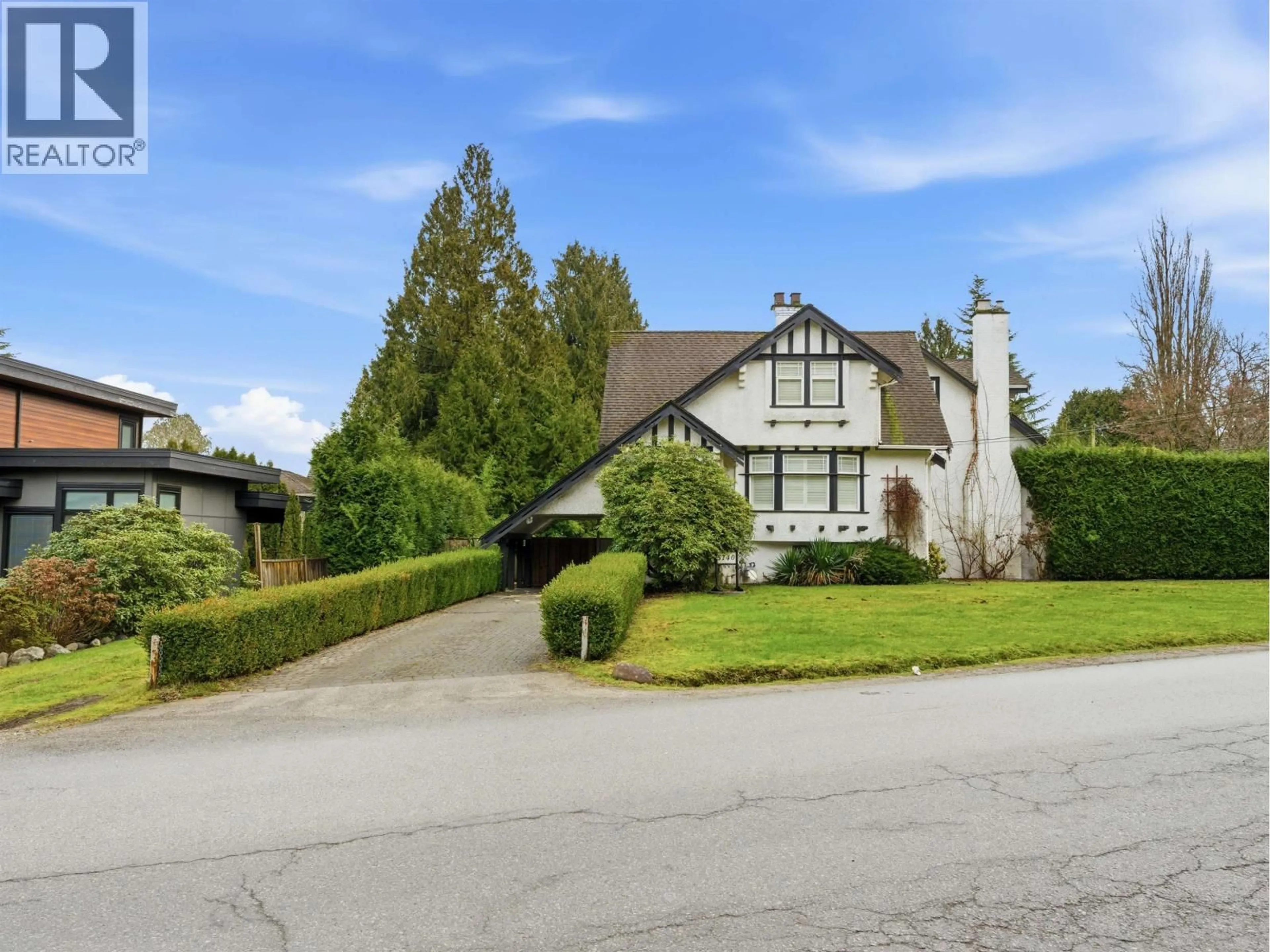 A pic from outside/outdoor area/front of a property/back of a property/a pic from drone, street for 5140 SPERLING AVENUE, Burnaby British Columbia V5E2T4