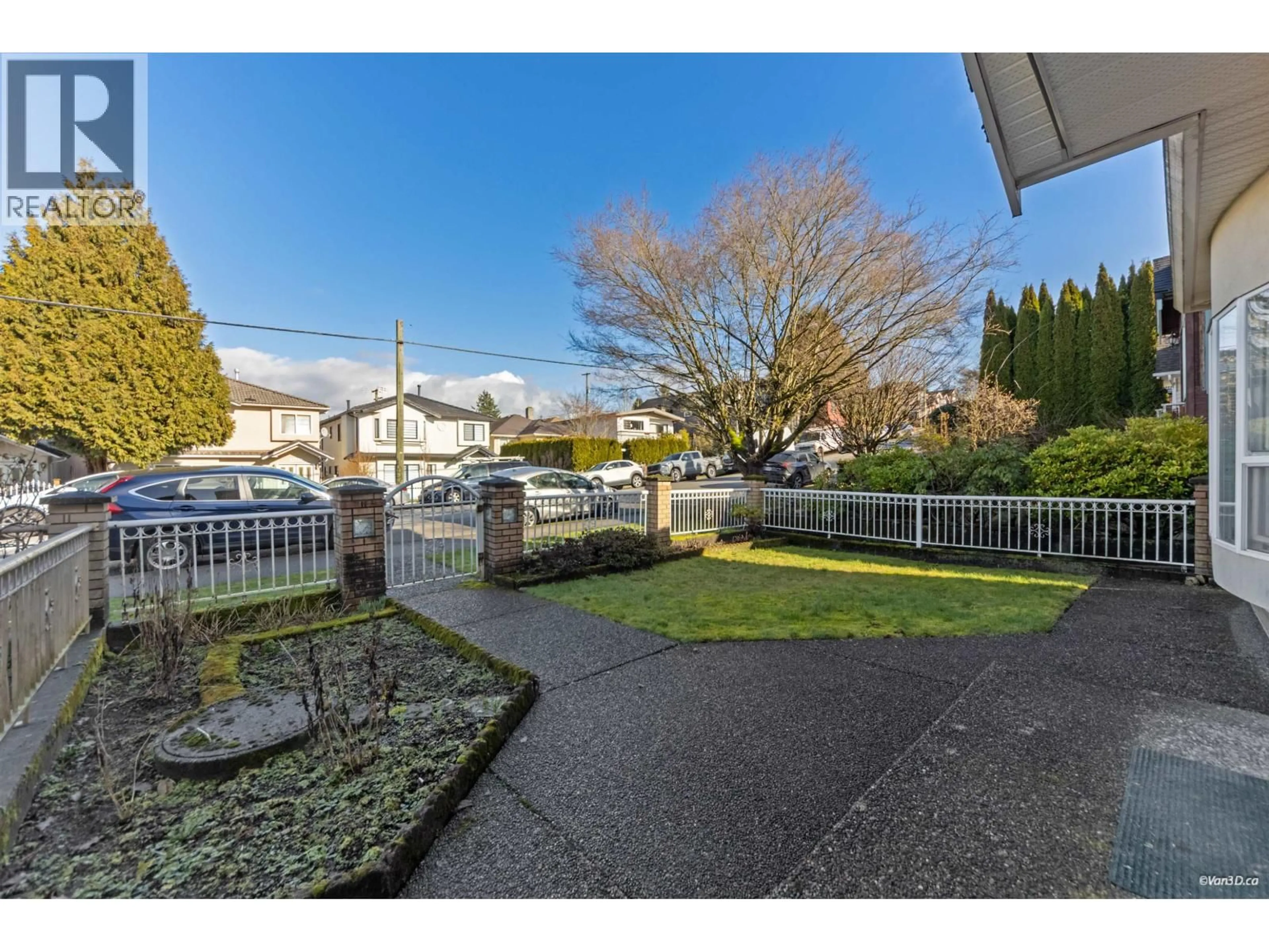 A pic from outside/outdoor area/front of a property/back of a property/a pic from drone, street for 3056 ADANAC STREET, Vancouver British Columbia V5K2N7
