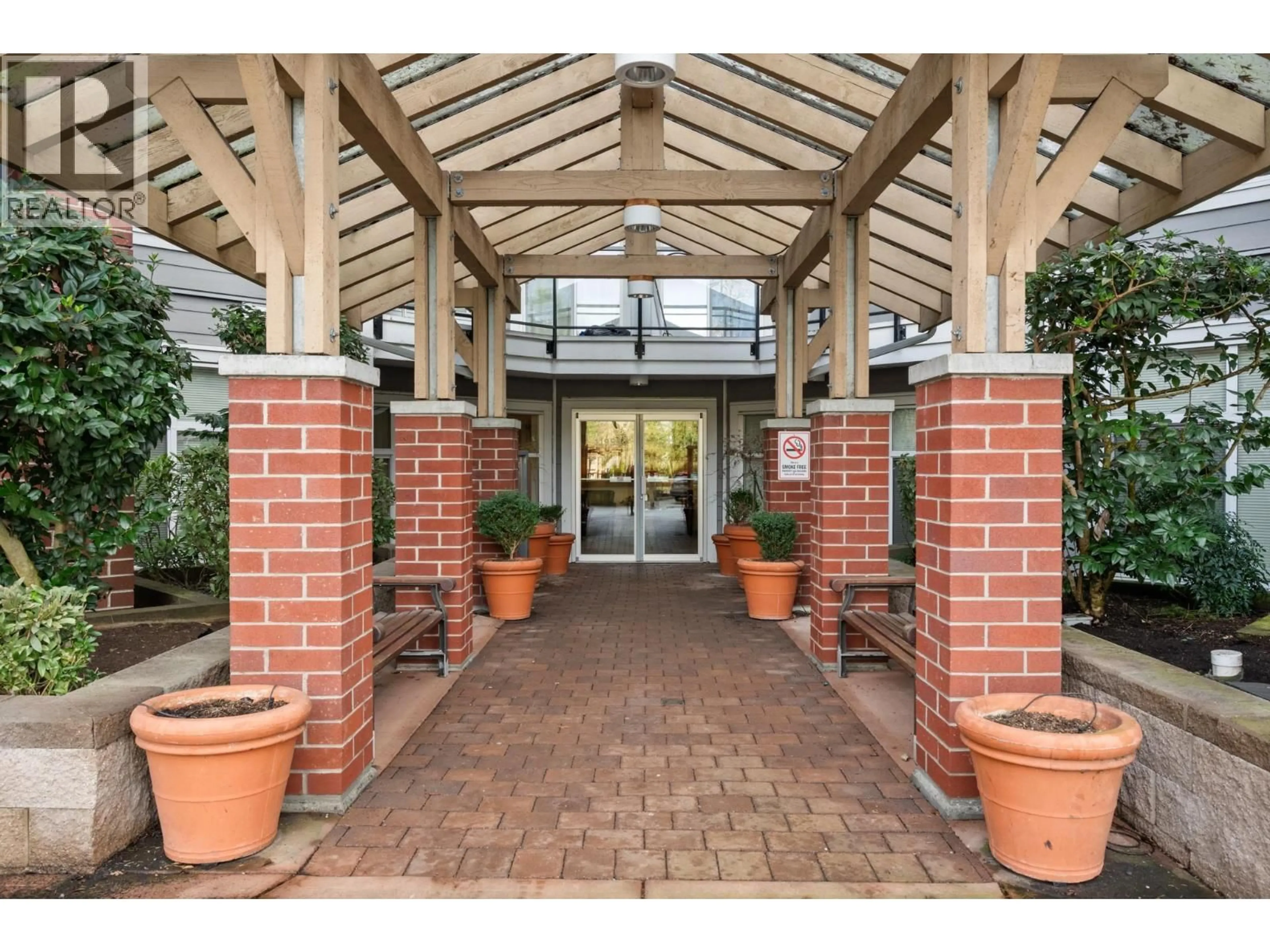 Indoor foyer for 309 - 11950 HARRIS ROAD, Pitt Meadows British Columbia V3Y0B7