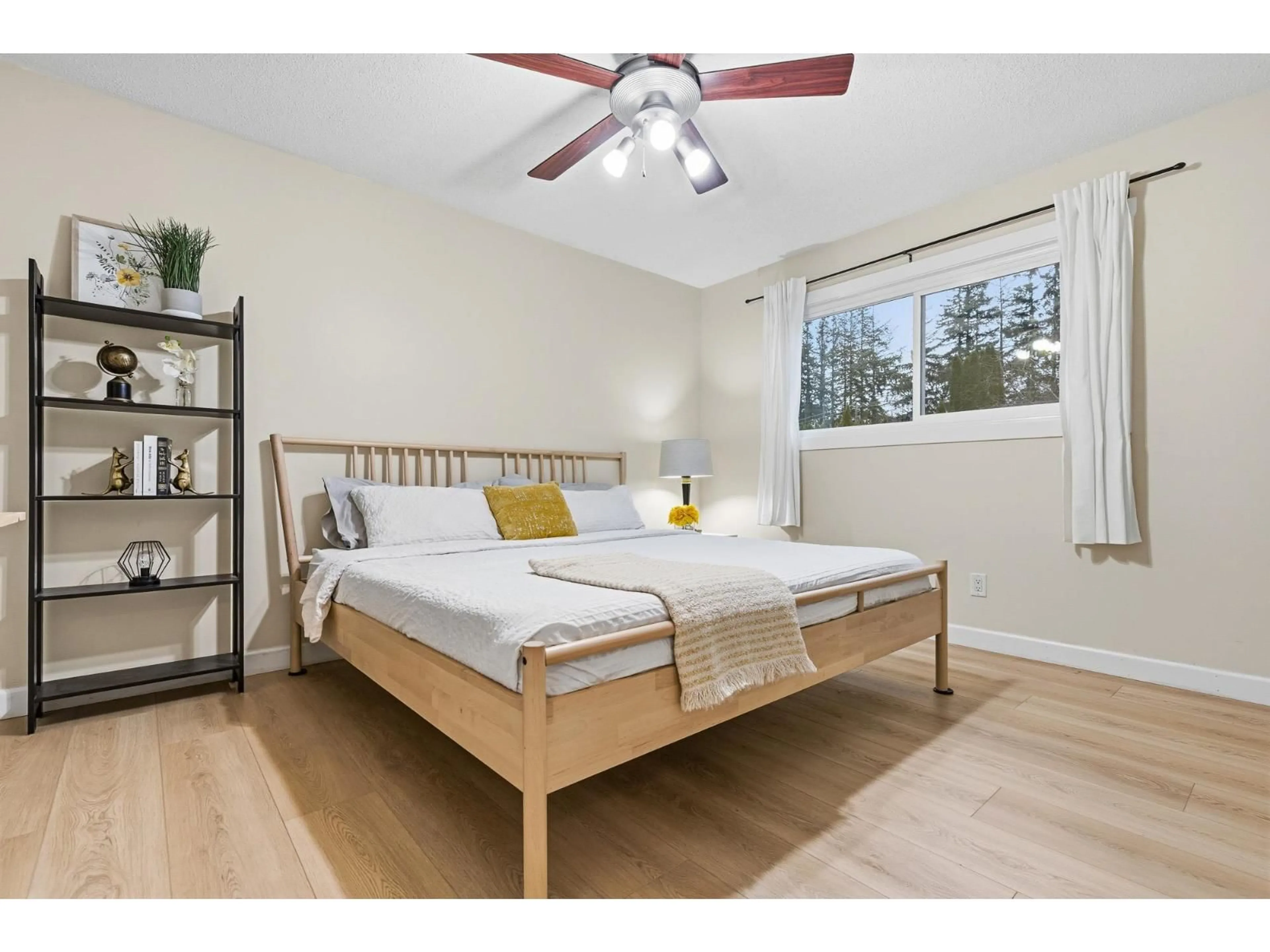 Bedroom with bed, wood/laminate floor for 6052 GLENGARRY DRIVE, Chilliwack British Columbia V2R2H8