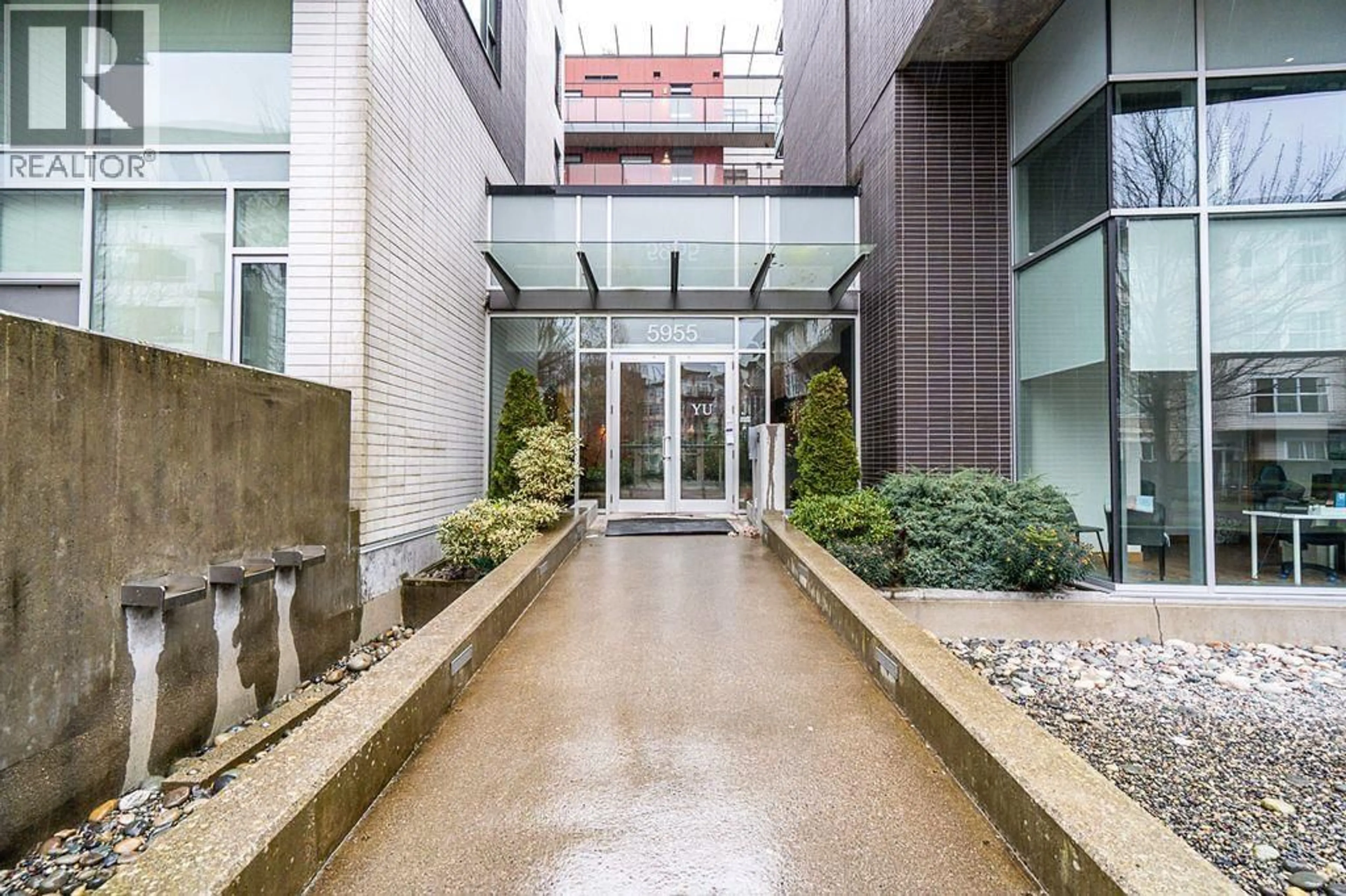 Indoor foyer for 520 - 5955 BIRNEY AVENUE, Vancouver British Columbia V6S0C5