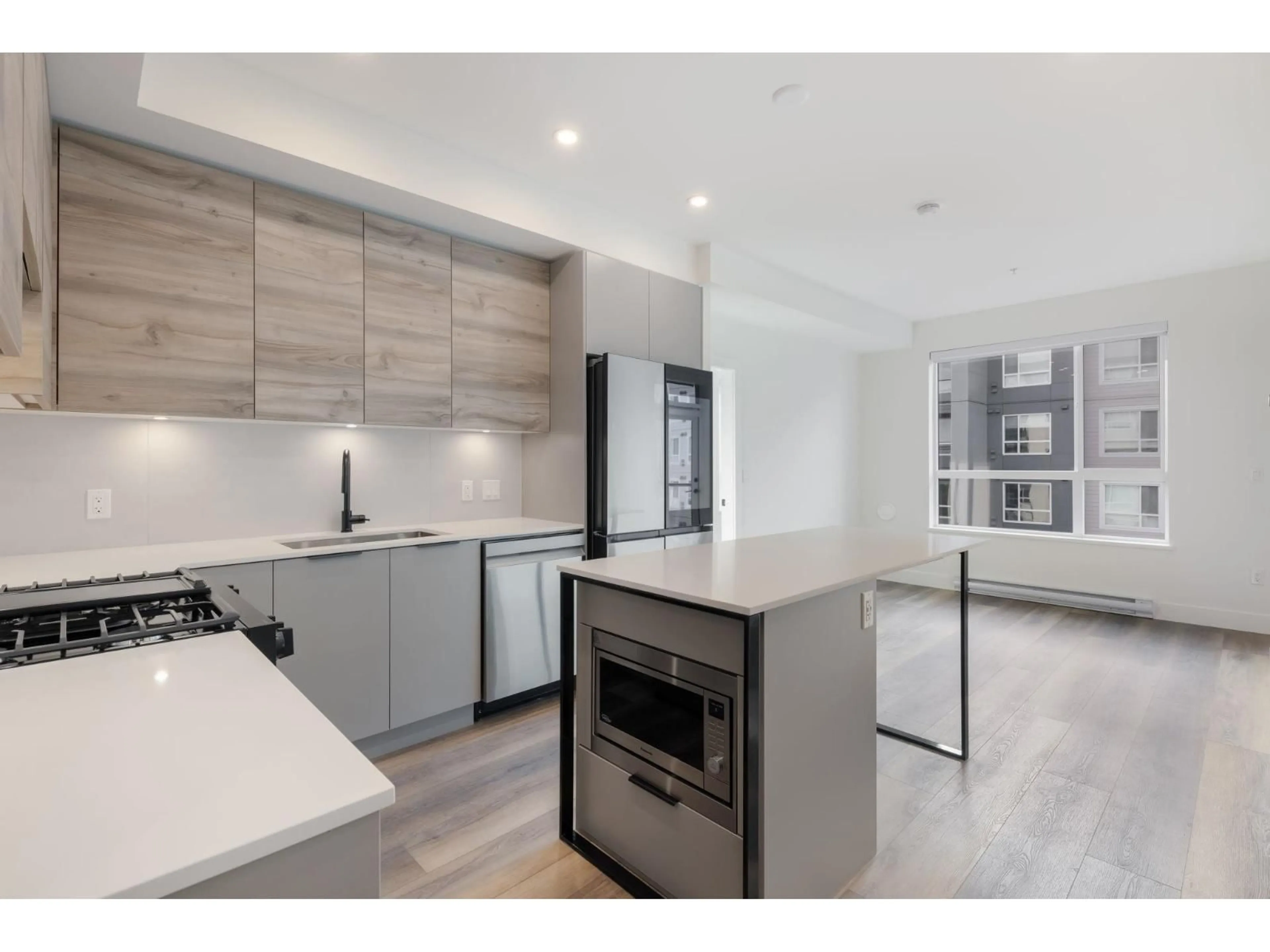 Open concept kitchen, unknown for 412 - 30490 CARDINAL AVENUE, Abbotsford British Columbia V2T0L9