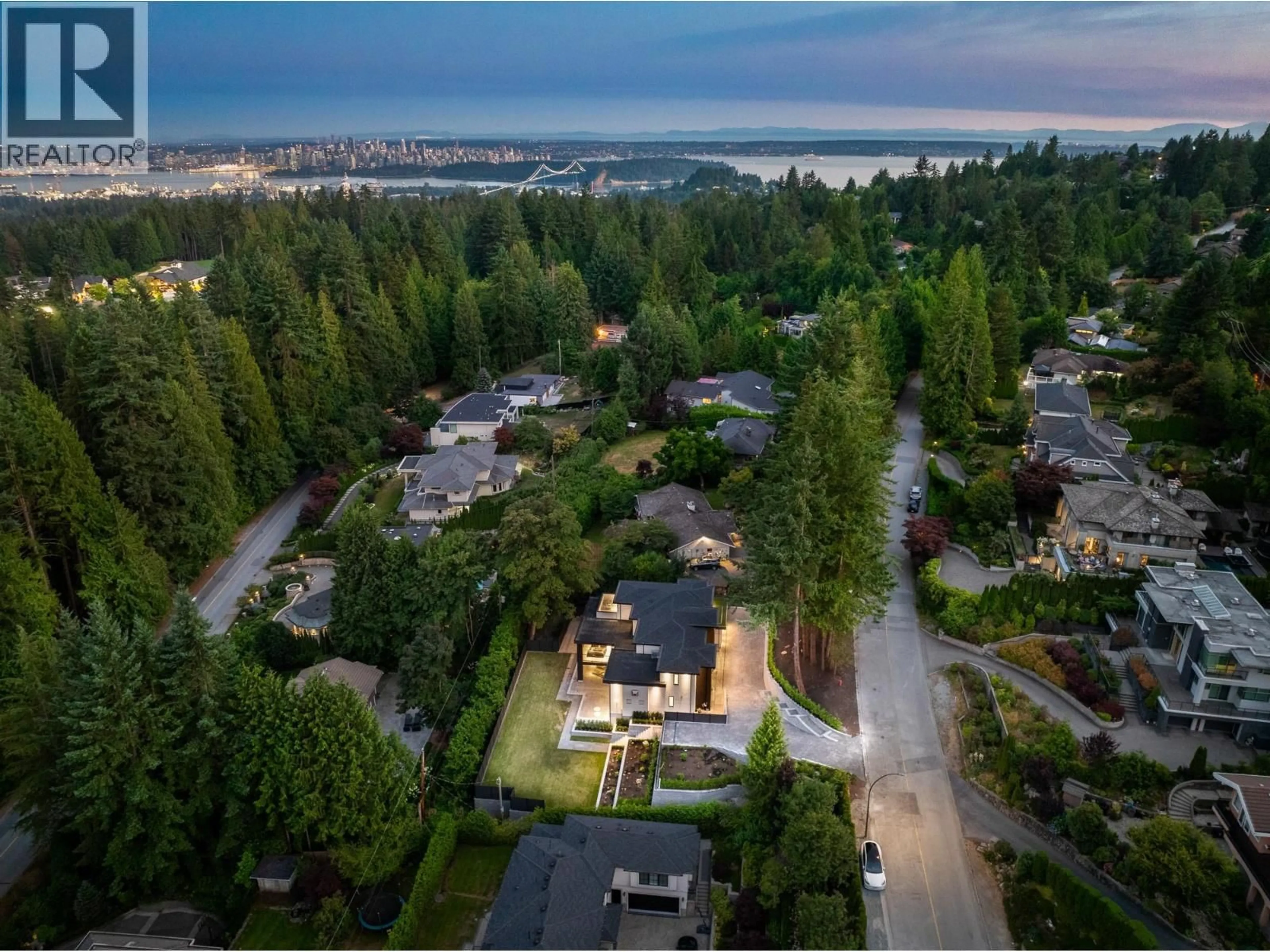 A pic from outside/outdoor area/front of a property/back of a property/a pic from drone, mountain view for 620 KENWOOD ROAD, West Vancouver British Columbia V7S1S8