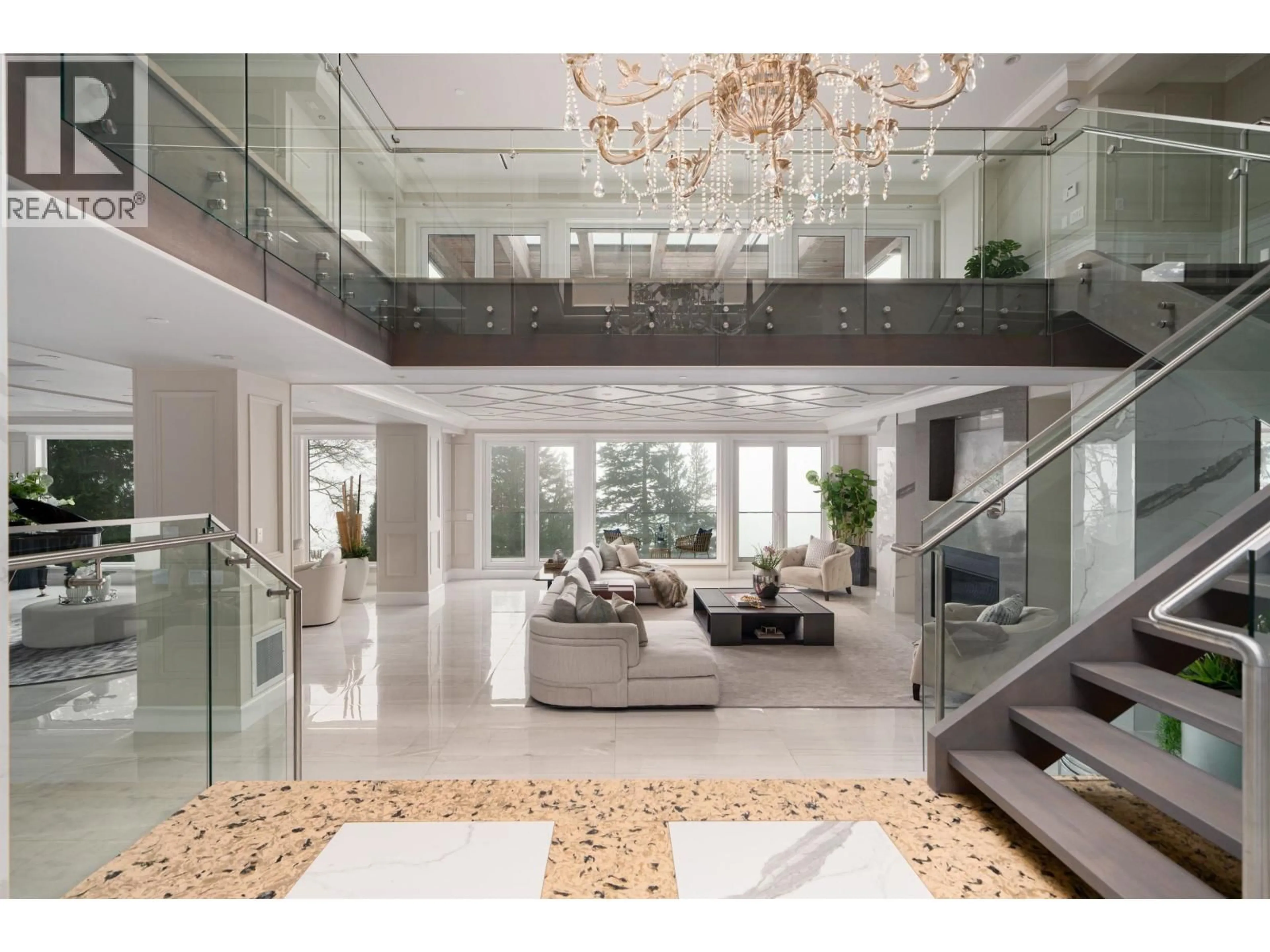 Indoor foyer for 1119 MILLSTREAM ROAD, West Vancouver British Columbia V7S2C8
