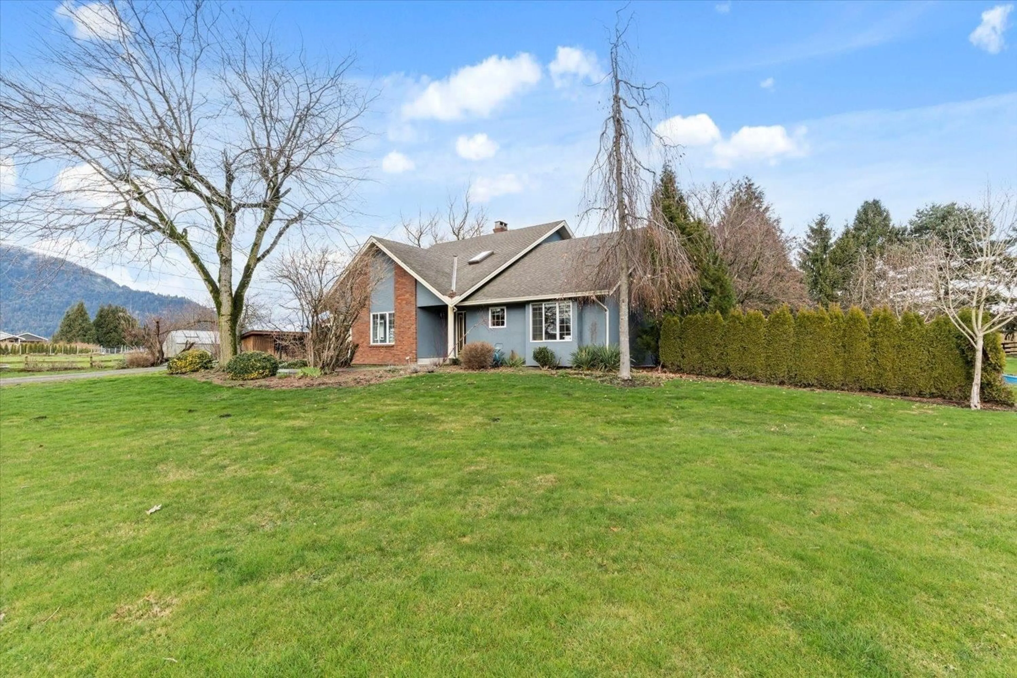 A pic from outside/outdoor area/front of a property/back of a property/a pic from drone, unknown for 42345 SOUTH SUMAS ROAD, Sardis - Greendale British Columbia V2R4W3