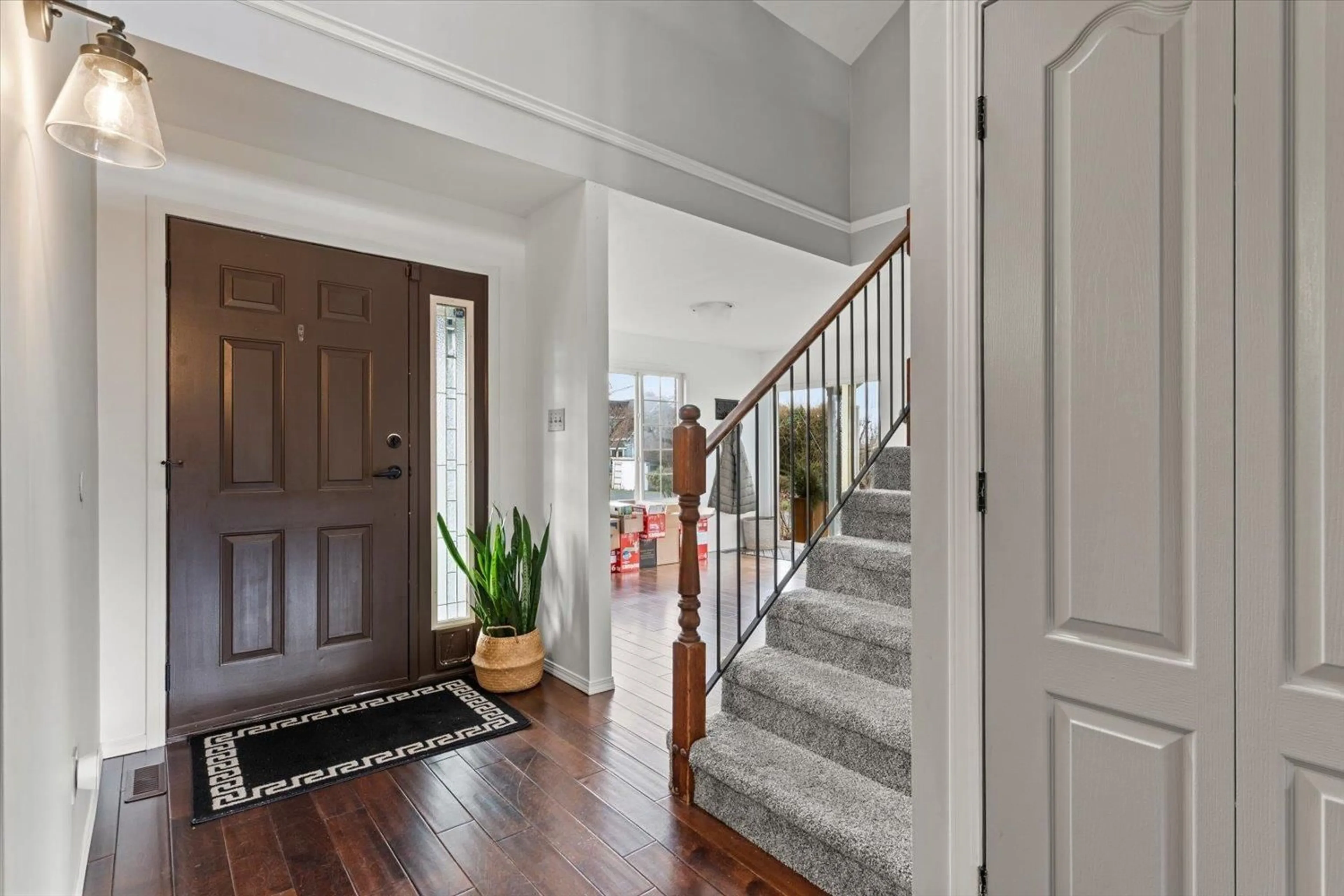 Indoor entryway for 42345 SOUTH SUMAS ROAD, Sardis - Greendale British Columbia V2R4W3