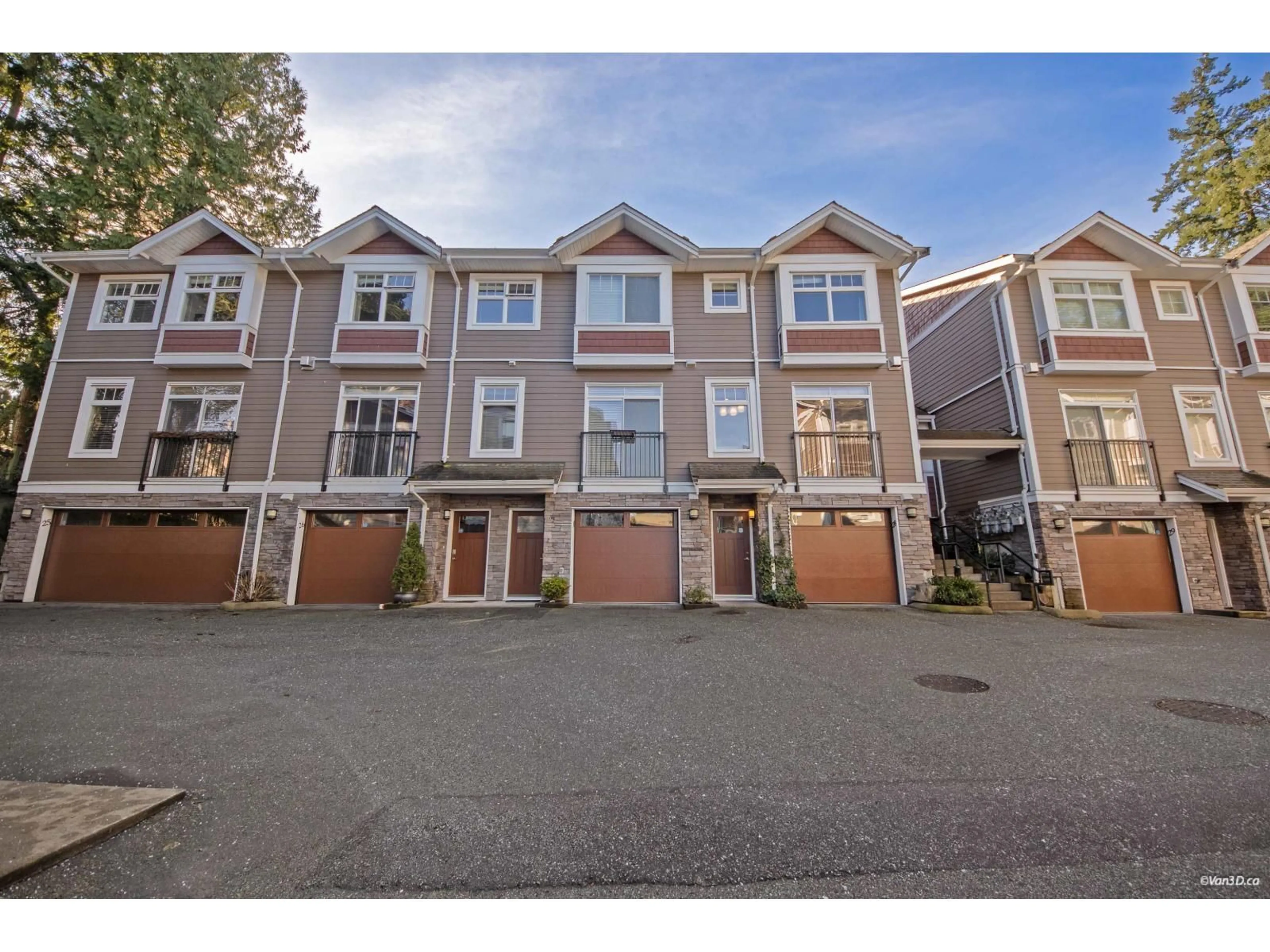 A pic from outside/outdoor area/front of a property/back of a property/a pic from drone, street for 28 - 2689 PARKWAY DRIVE, Surrey British Columbia V4P0C3