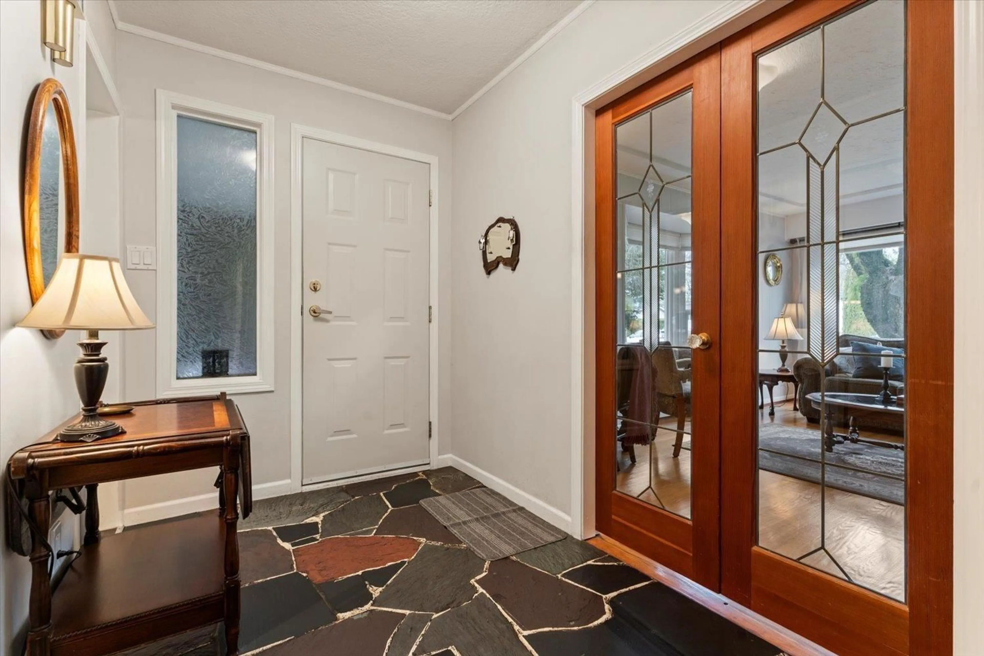 Indoor entryway for 34166 CEDAR AVENUE, Abbotsford British Columbia V2S2W1