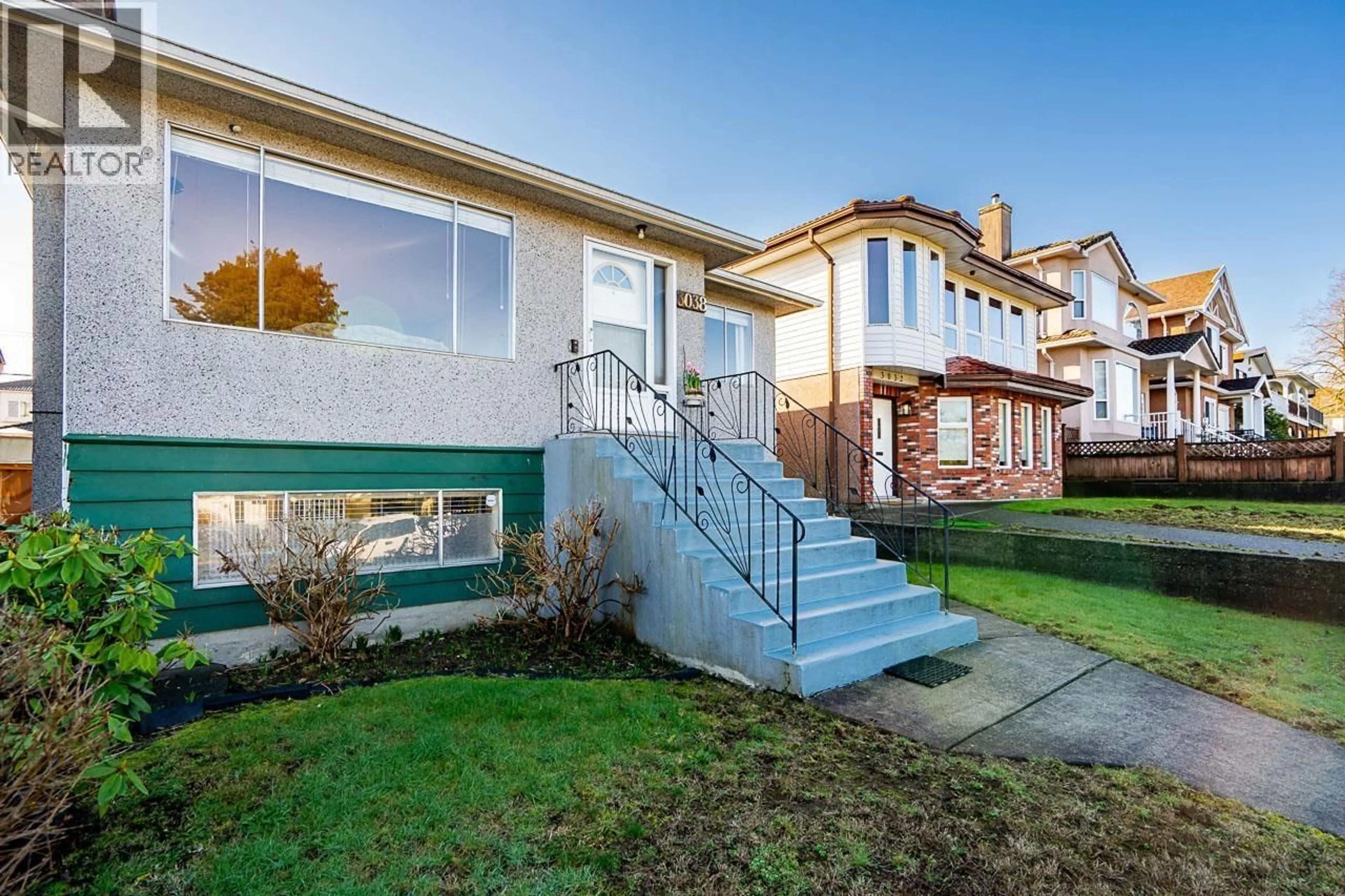 Unknown for 3038 CHARLES STREET, Vancouver British Columbia V5K3B5