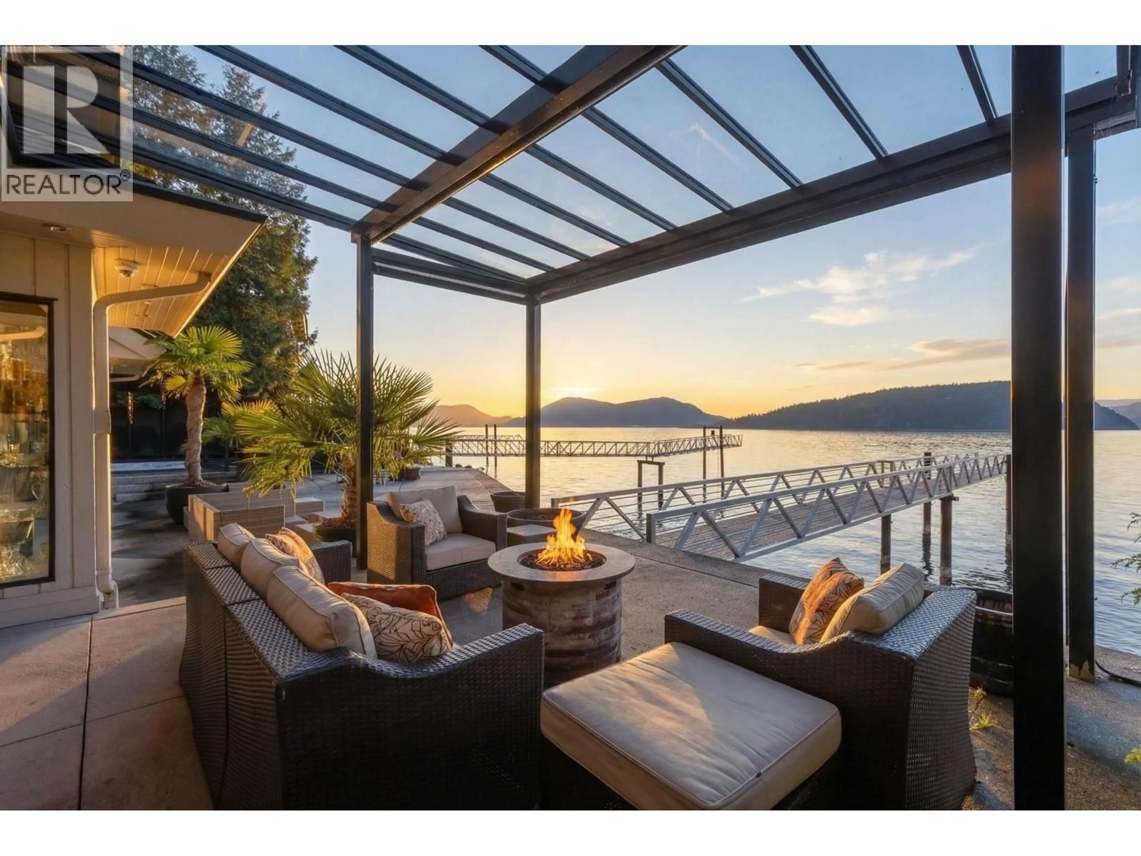 Patio, water/lake/river/ocean view for 2 STRACHAN POINT ROAD, West Vancouver British Columbia V7W1C6