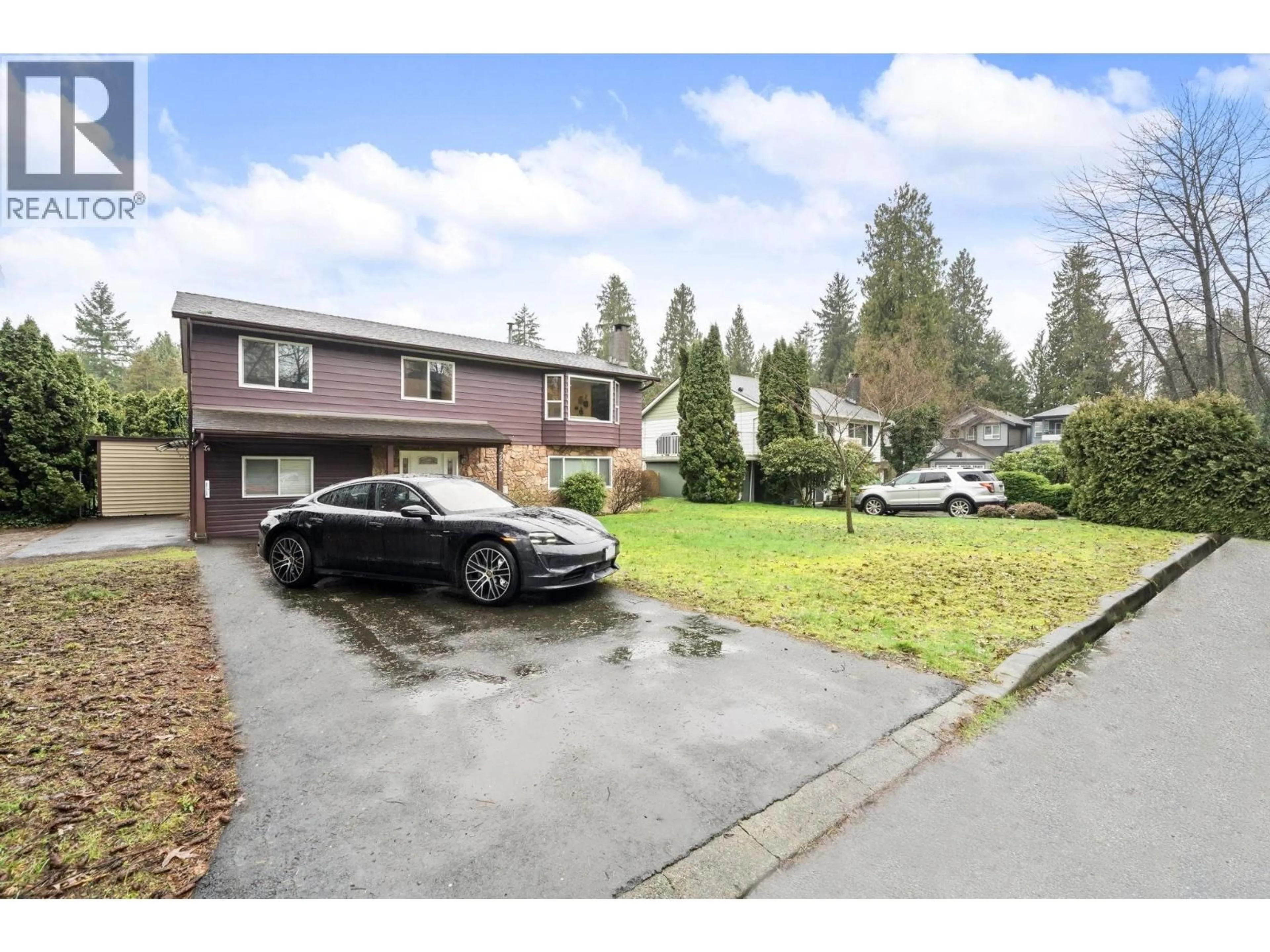 A pic from outside/outdoor area/front of a property/back of a property/a pic from drone, street for 2622 SHAFTSBURY AVENUE, Port Coquitlam British Columbia V3C2M1