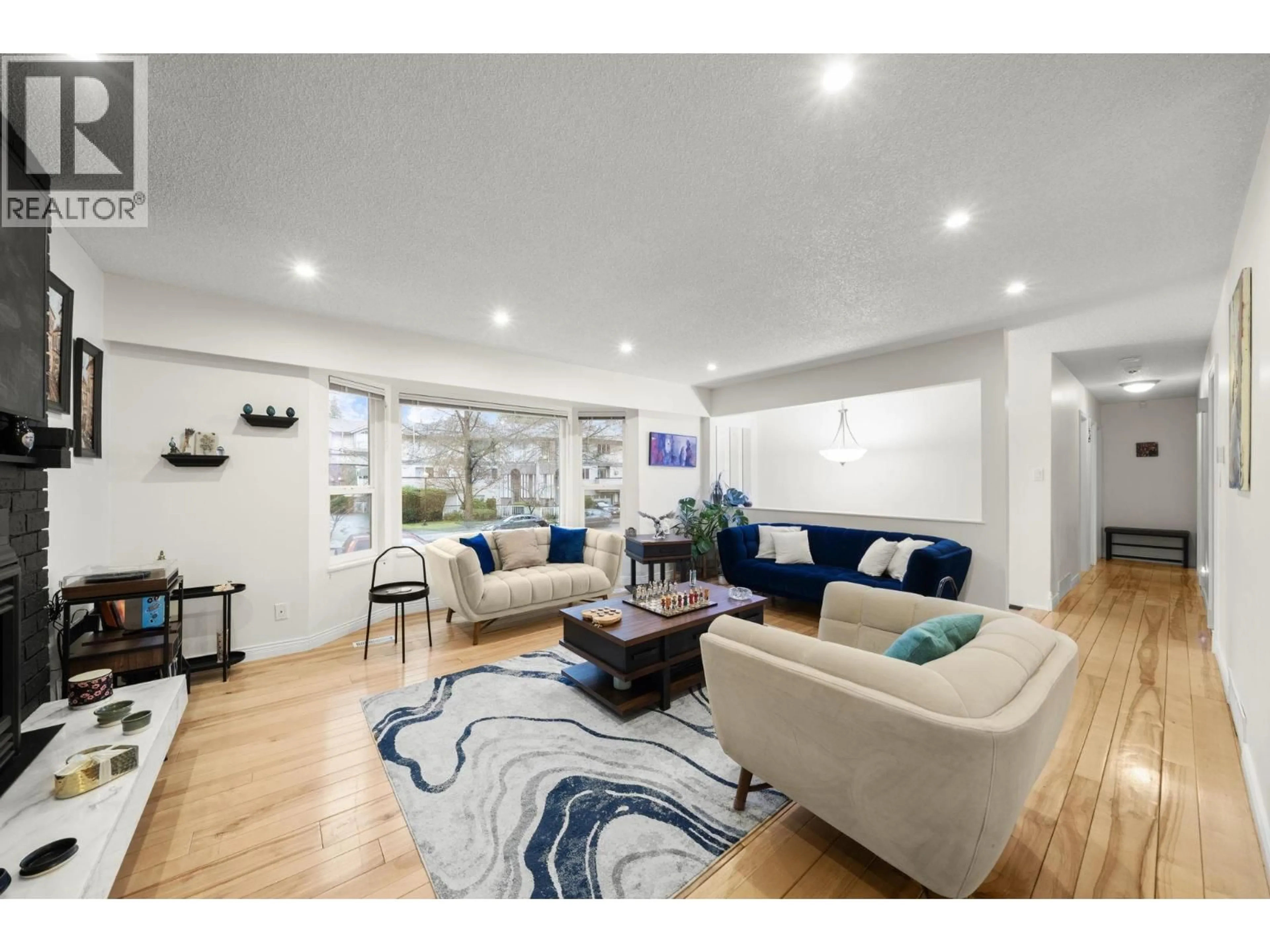 Living room with furniture, unknown for 2622 SHAFTSBURY AVENUE, Port Coquitlam British Columbia V3C2M1