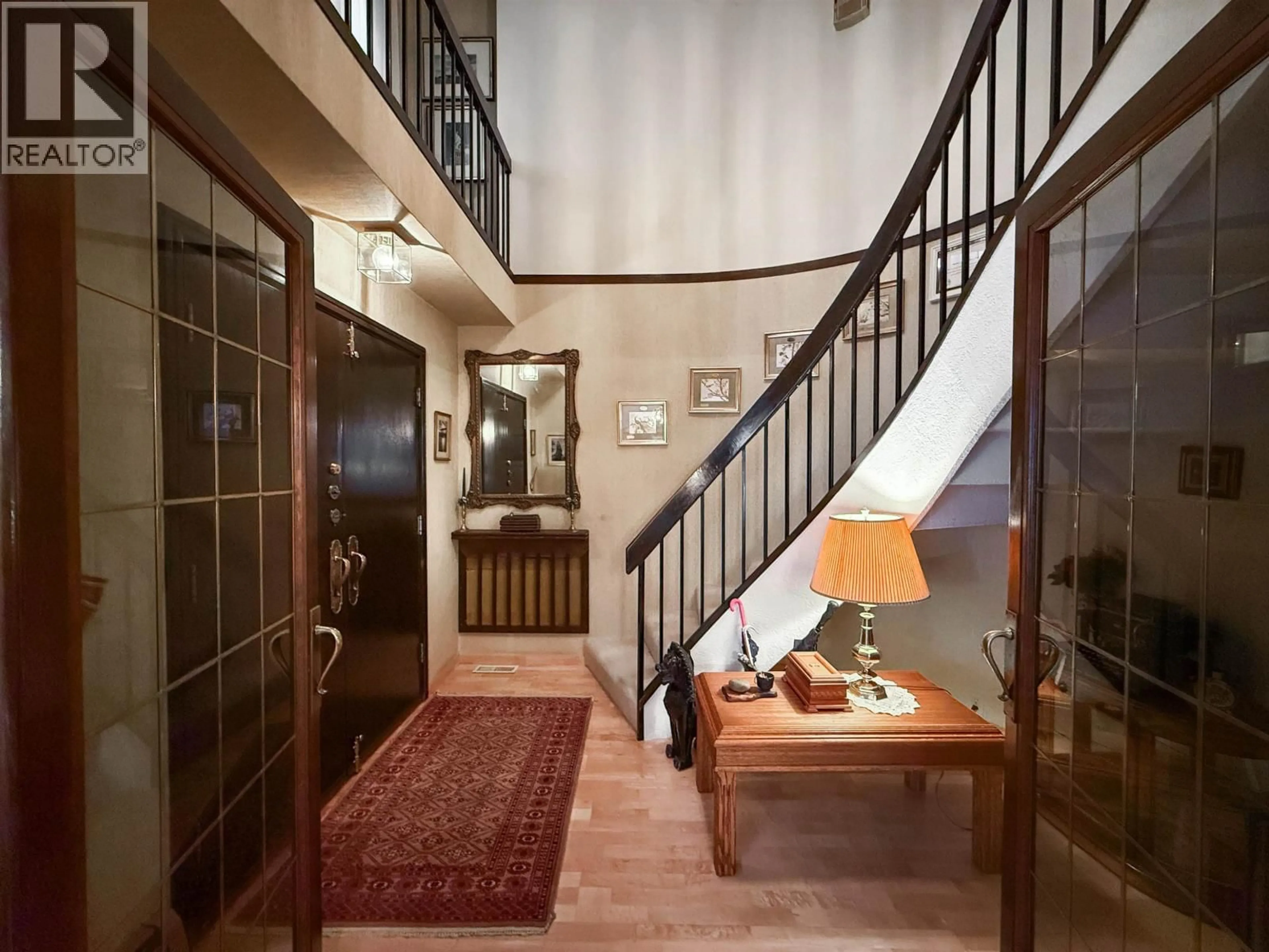 Indoor foyer for 6816 ONTARIO STREET, Vancouver British Columbia V5X3B3