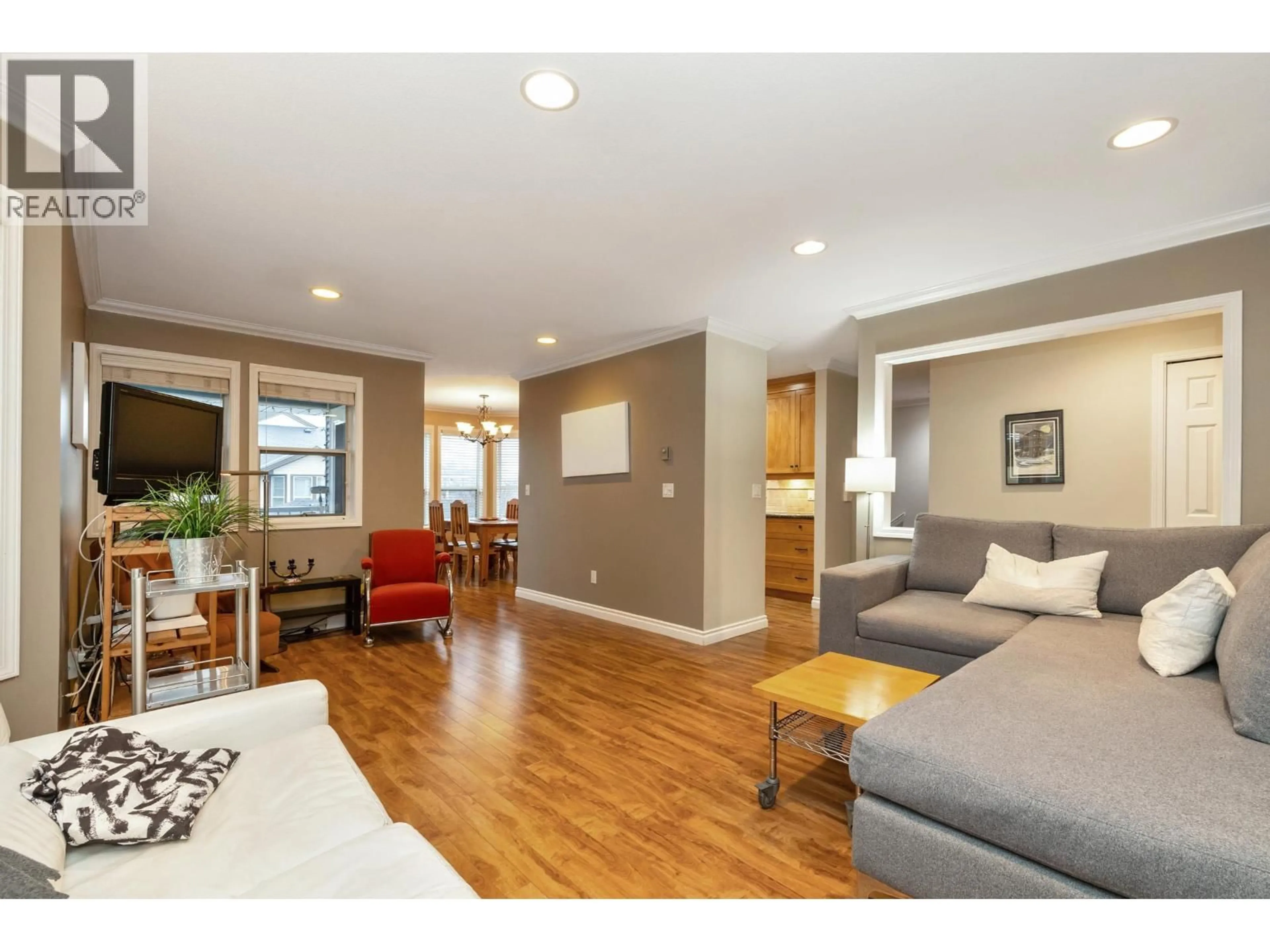 Living room with furniture, wood/laminate floor for 61 - 20554 118TH AVENUE, Maple Ridge British Columbia V2X0S3