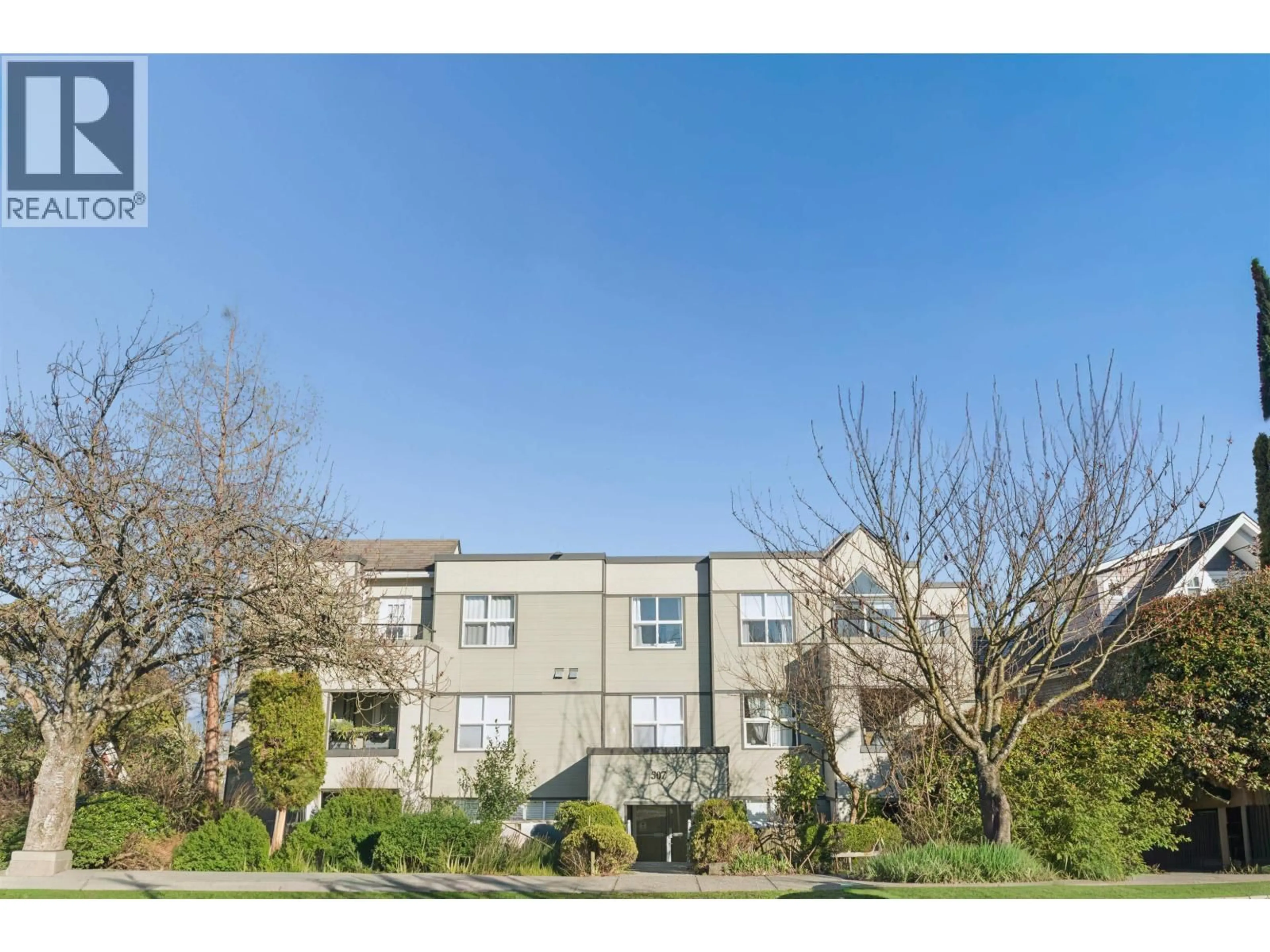 A pic from outside/outdoor area/front of a property/back of a property/a pic from drone, building for 105 - 507 6TH AVENUE, Vancouver British Columbia V5T1K9