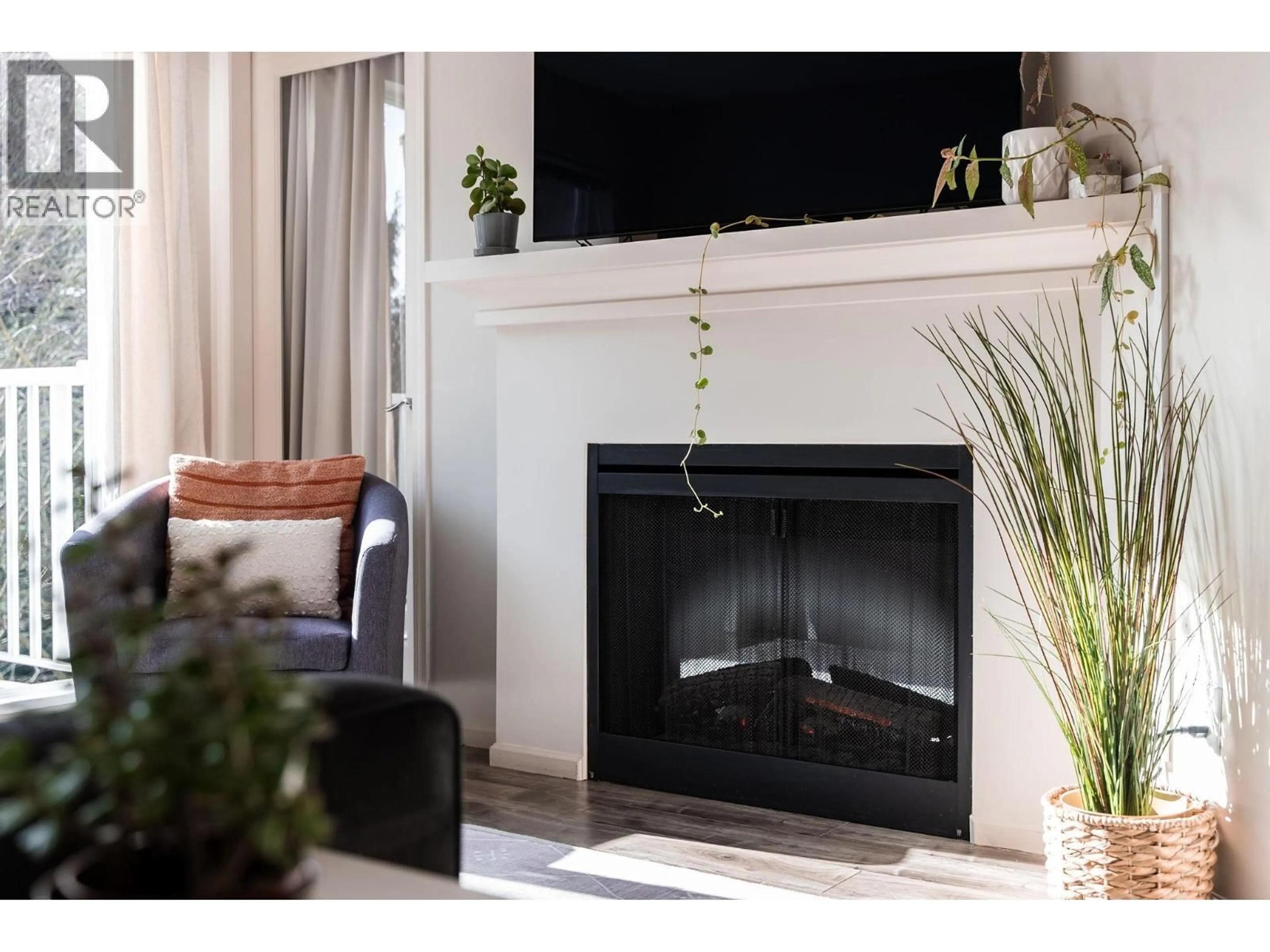 Living room with furniture, unknown for 312 - 7330 SALISBURY AVENUE, Burnaby British Columbia V5E4N8