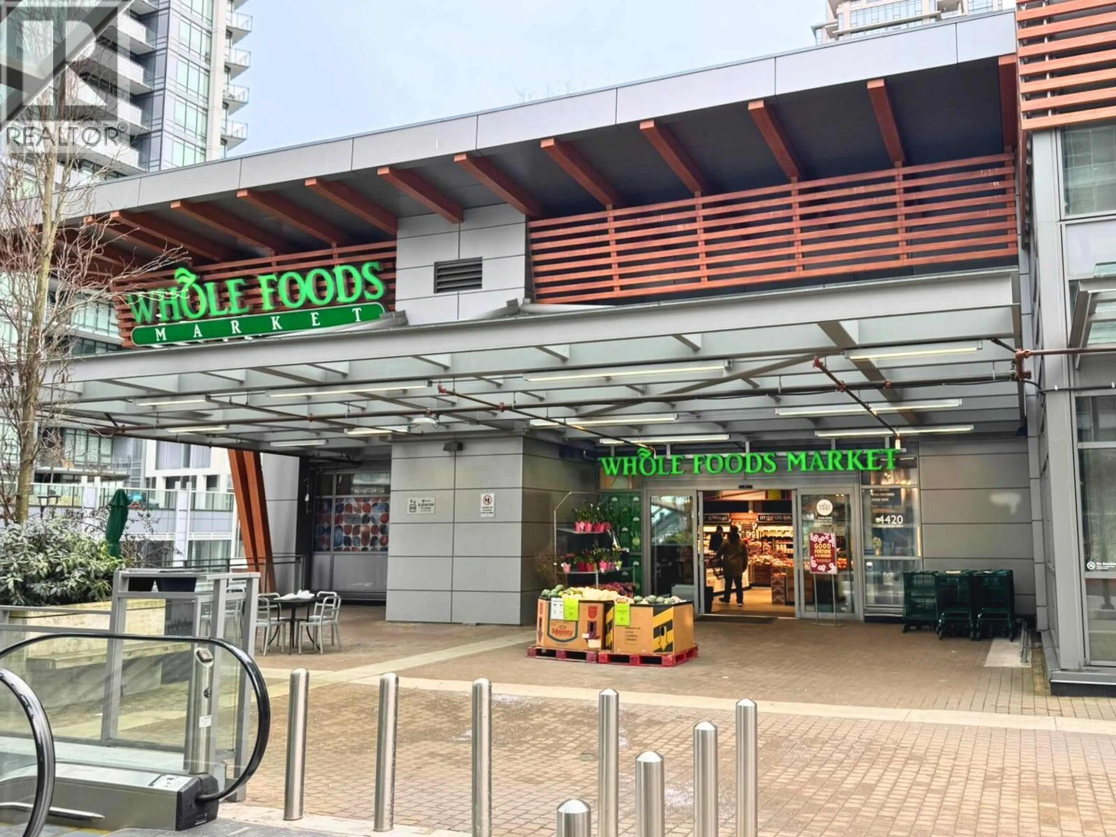 Indoor foyer for 1805 - 2181 MADISON AVENUE, Burnaby British Columbia V5C0N4