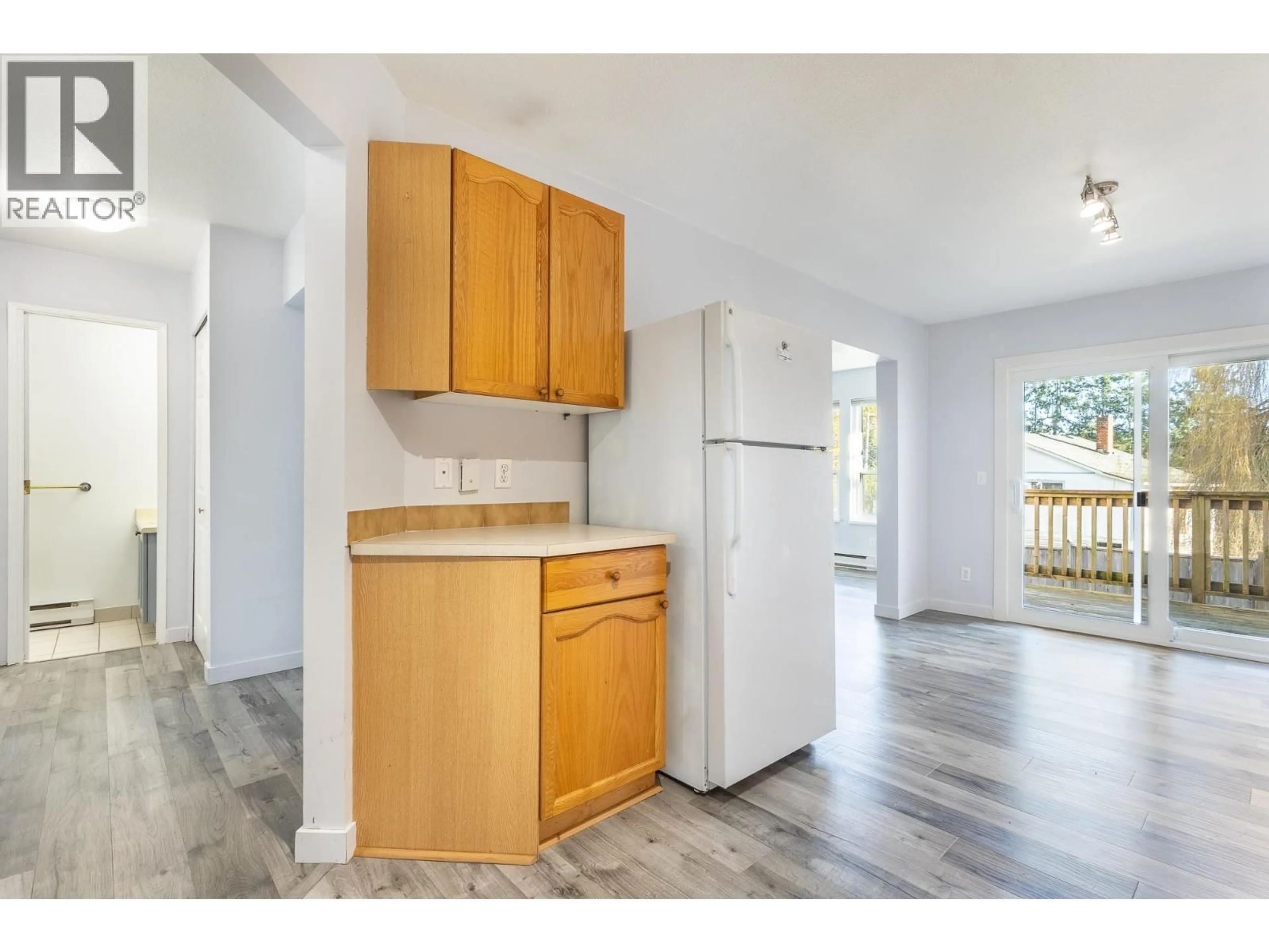 Standard kitchen, unknown for 2 - 765 SCHOOL ROAD, Gibsons British Columbia V0N1V9