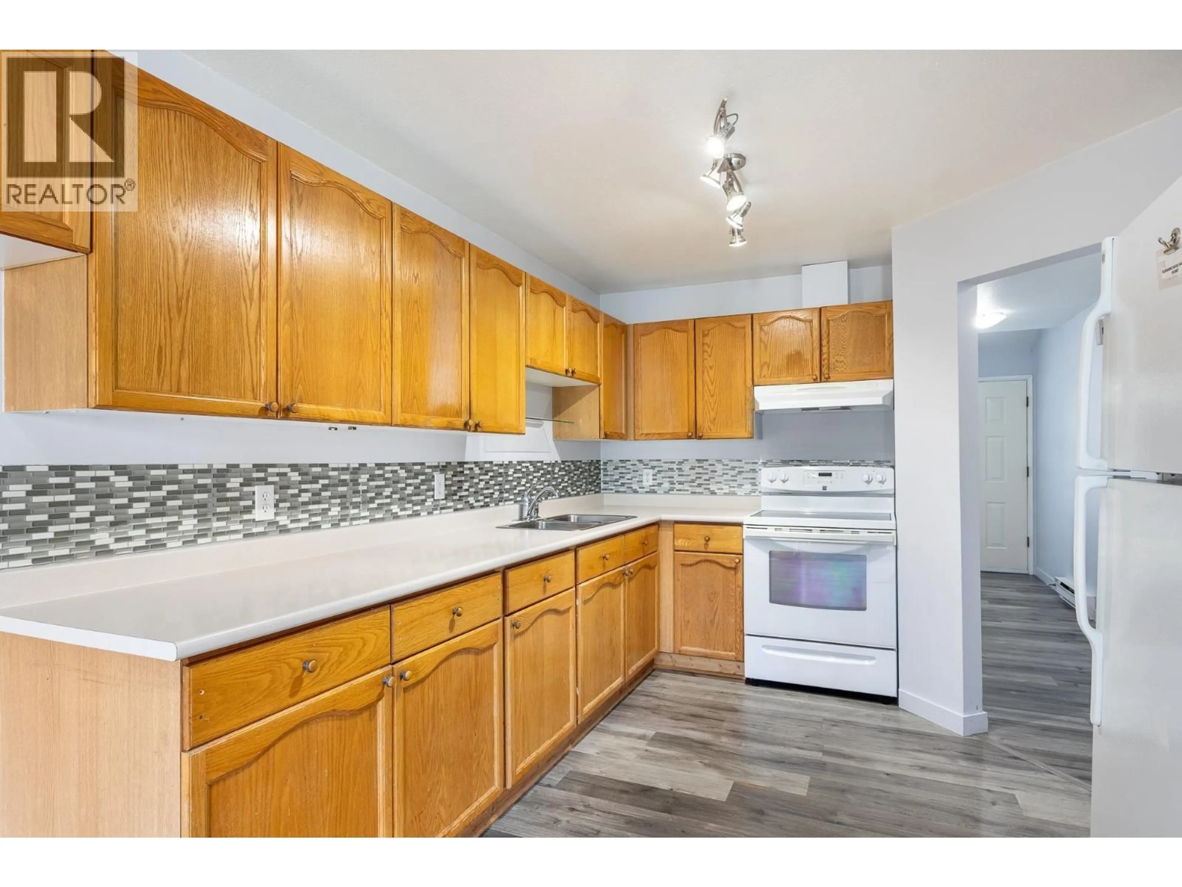 Standard kitchen, unknown for 2 - 765 SCHOOL ROAD, Gibsons British Columbia V0N1V9