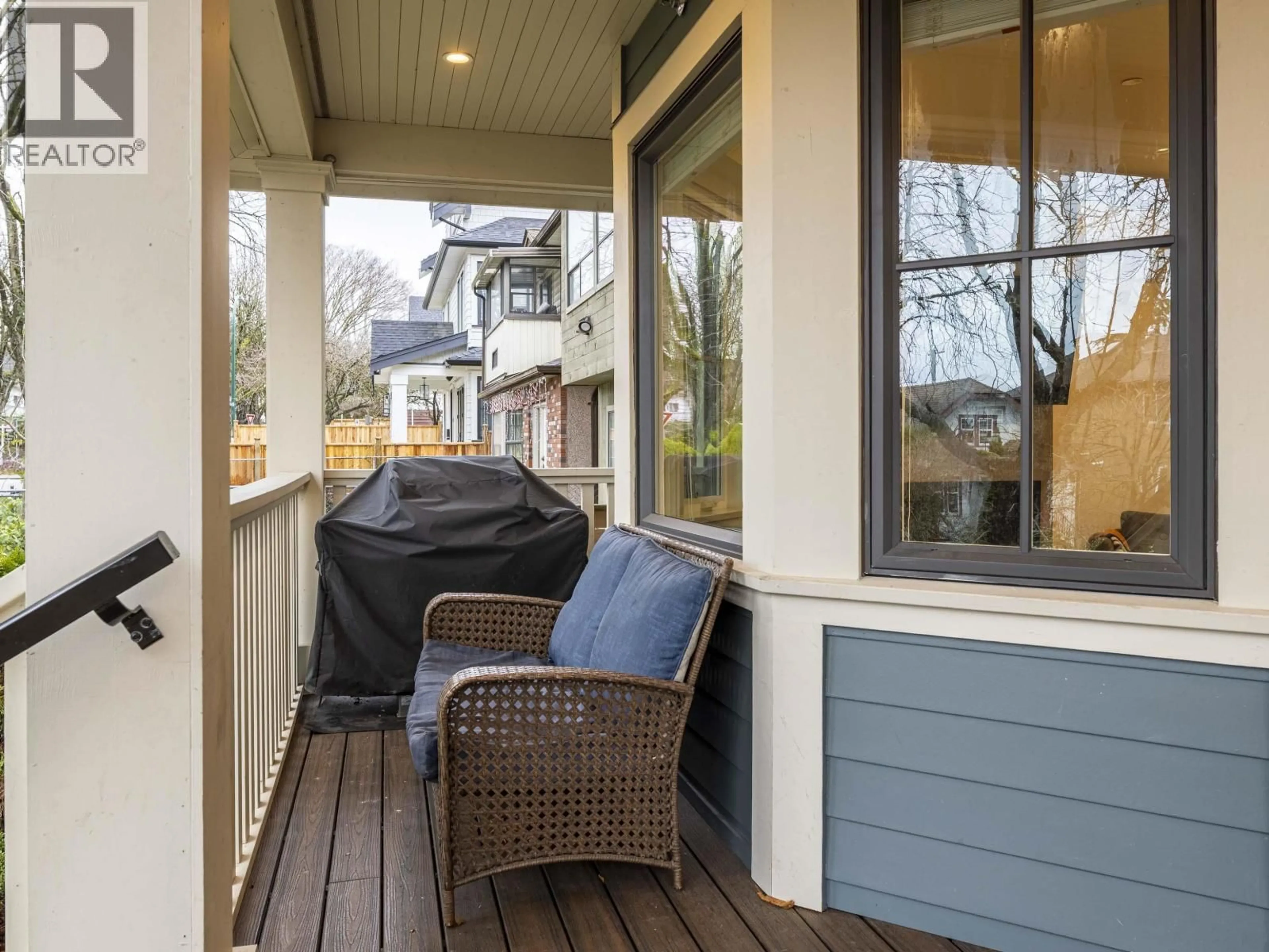 Patio, street for 554 10TH AVENUE, Vancouver British Columbia V5T2A4