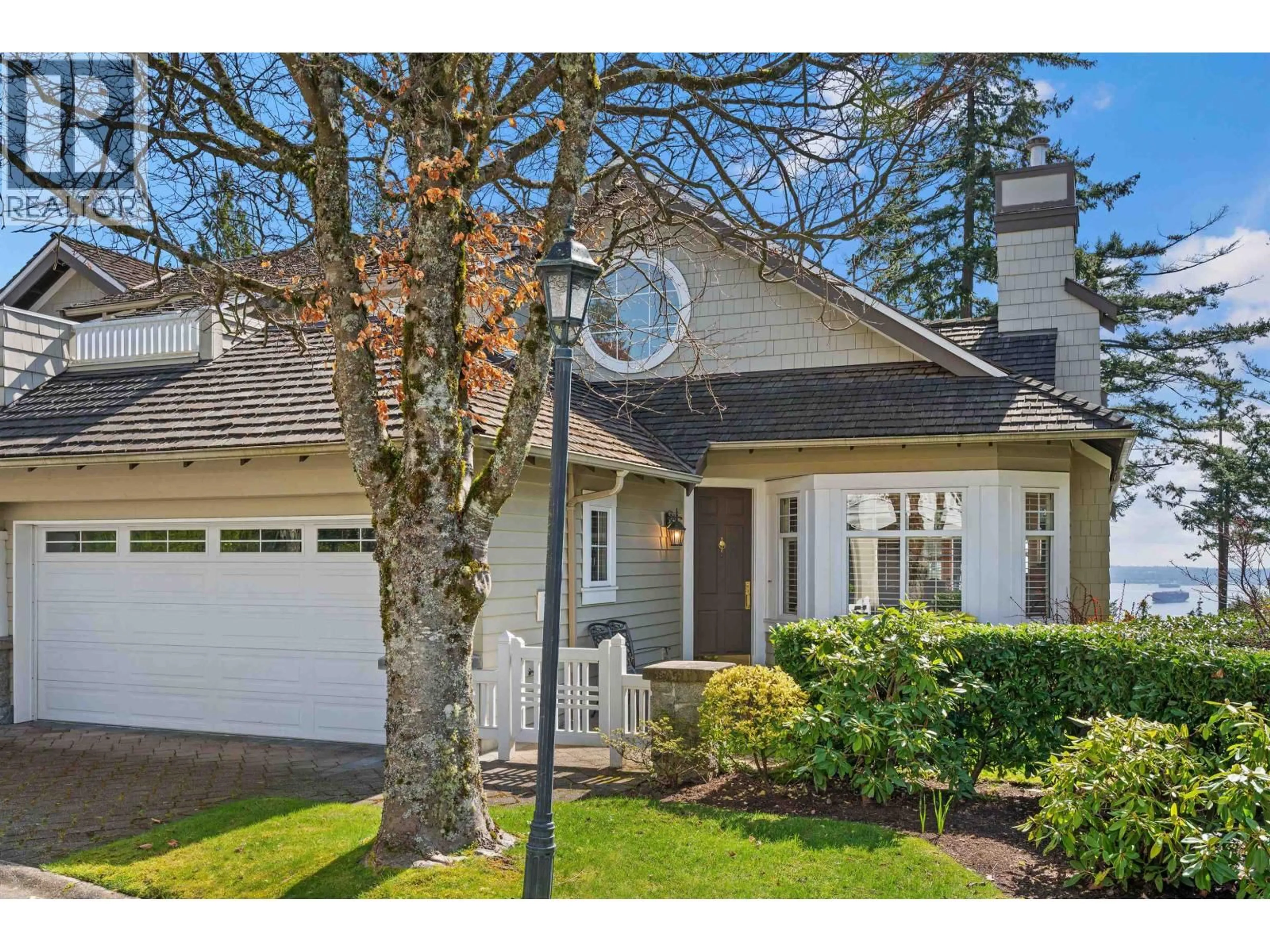 Home with vinyl exterior material, street for 4 - 5110 ALDERFEILD PLACE, West Vancouver British Columbia V7W2W7