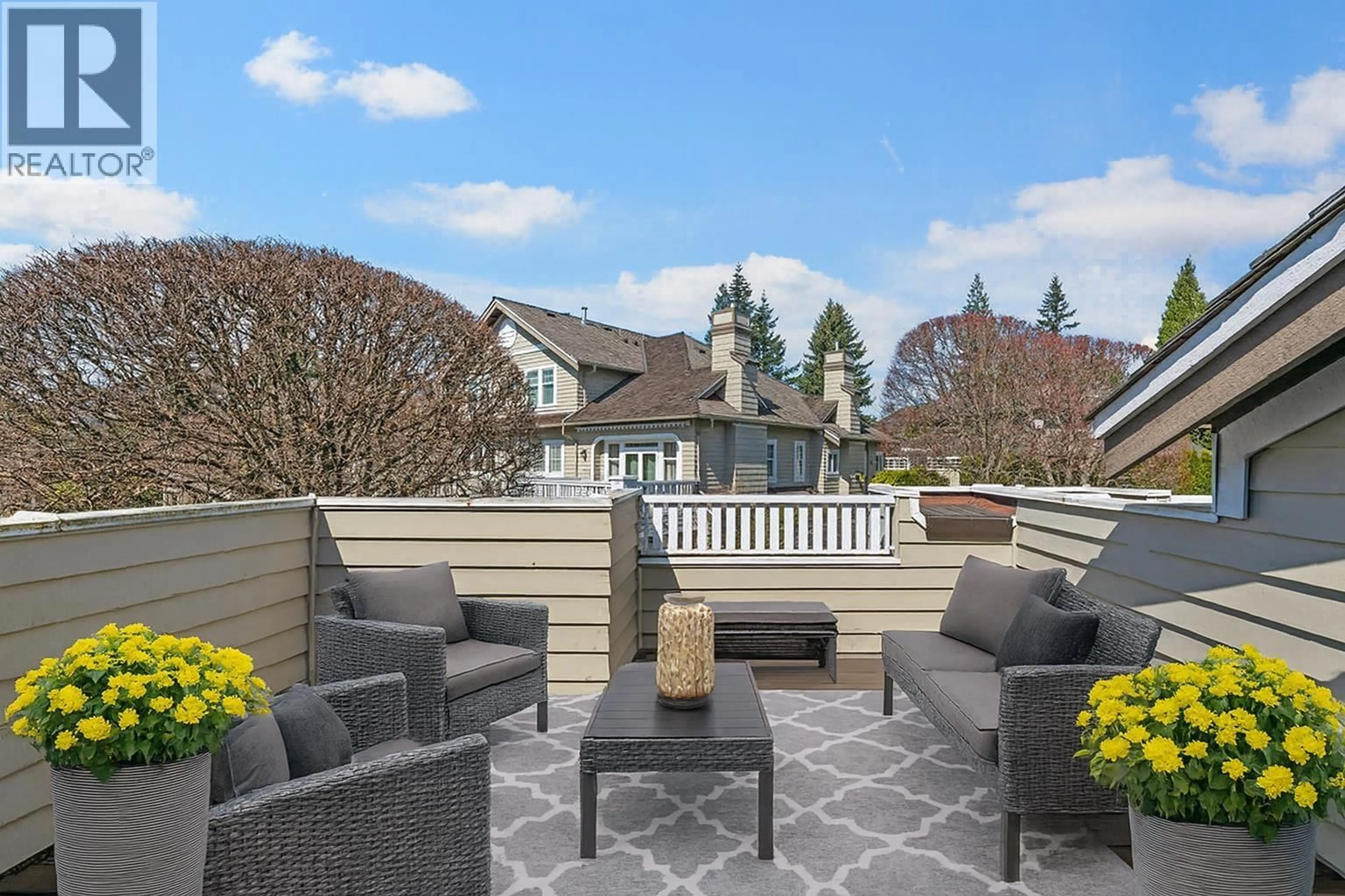 Patio, mountain view for 4 - 5110 ALDERFEILD PLACE, West Vancouver British Columbia V7W2W7