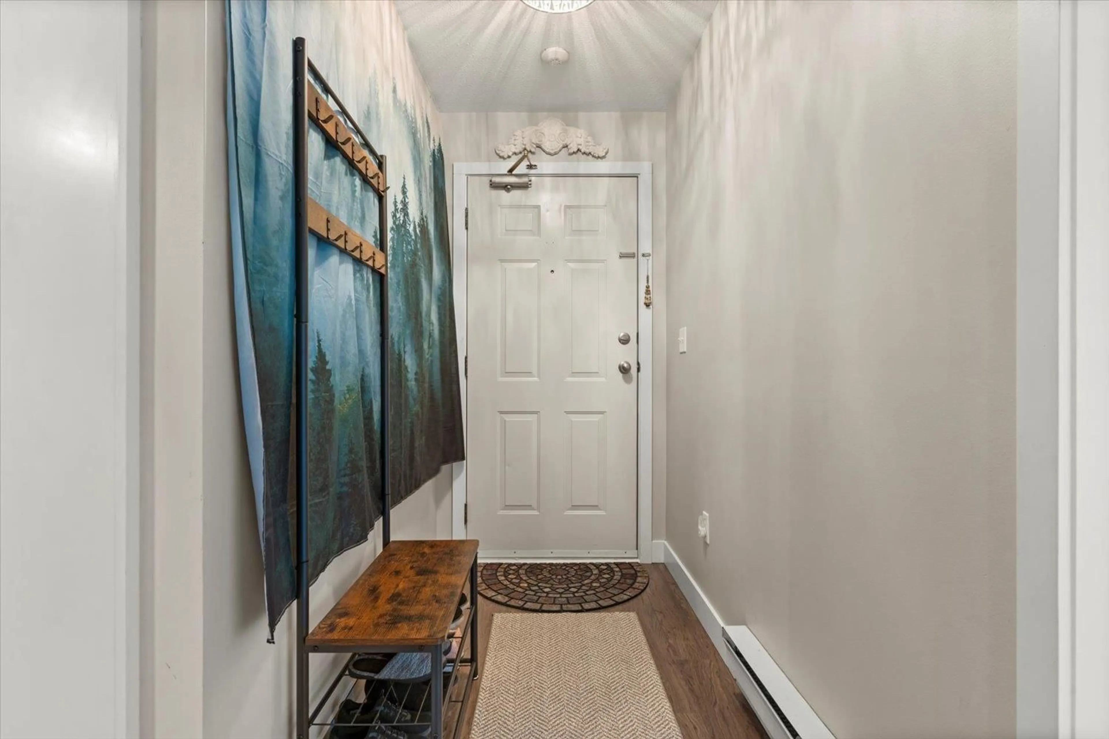 Indoor entryway for 205 - 7435 SHAW AVENUE, Chilliwack British Columbia V2R3C1
